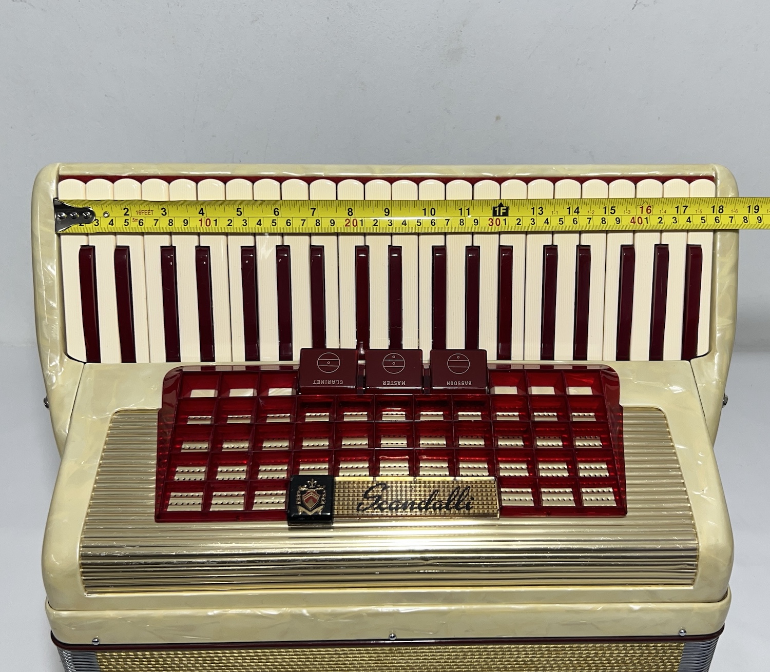 Acordeon Scandalli Favo de Mel - Segunda de voz - 3/2 Registros - 8.3 kg - 45,5 cm 