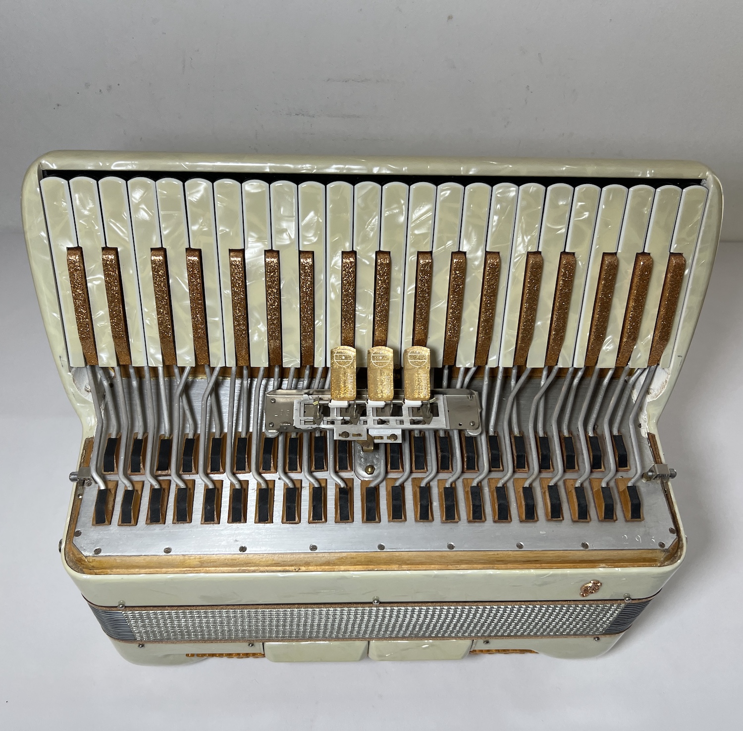 Acordeon Giulietti S32 - Segunda de voz - 3/2 Reg. - 7.9 kg - 42,5 cm 