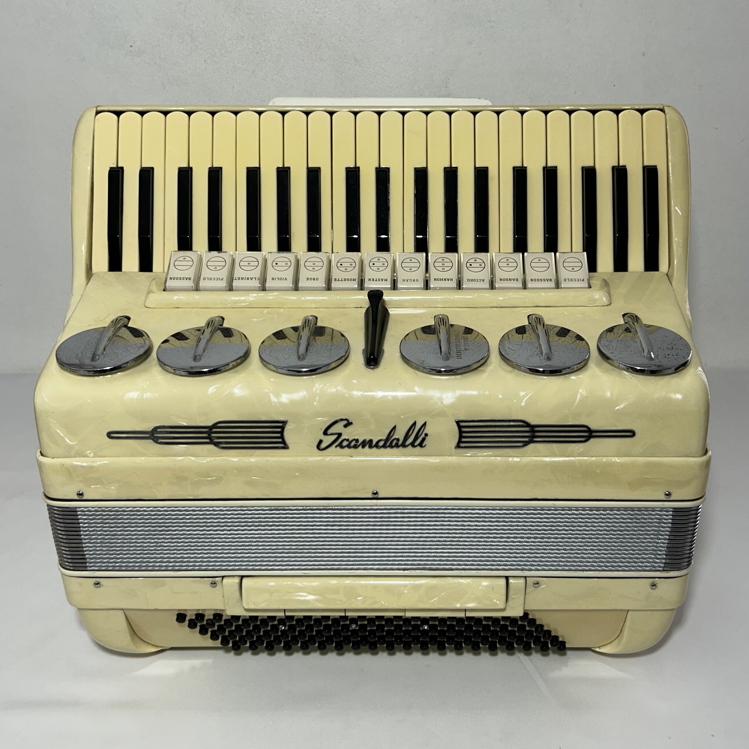 PROMOÇÃO - Acordeon Scandalli - Quarta de voz - 13/6 Registros - 11.5 kg - 48 cm