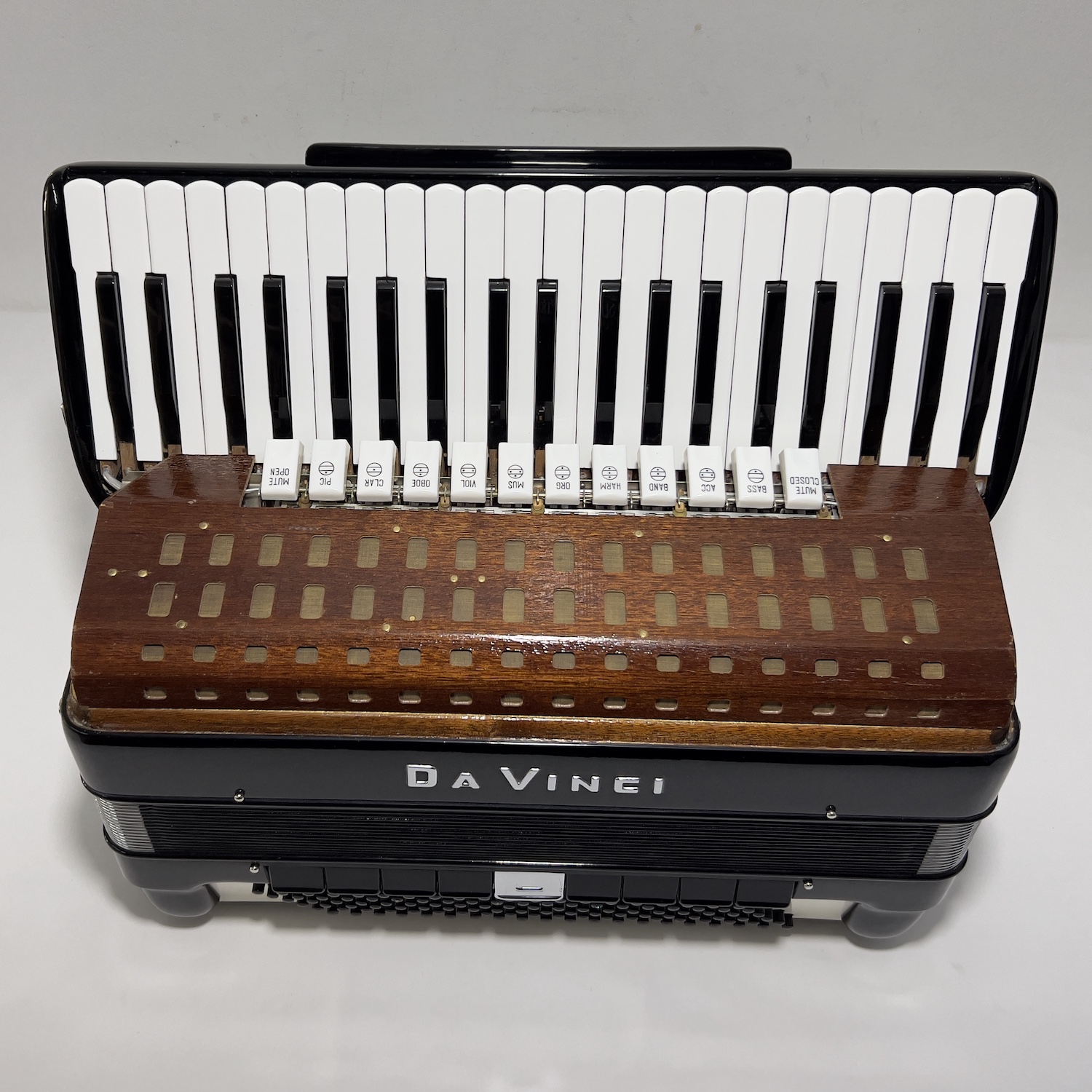 Acordeon Da Vinci MM 20 - Quarta Oitavada - 12/9 Reg. - 11.5 kg - 49 cm 