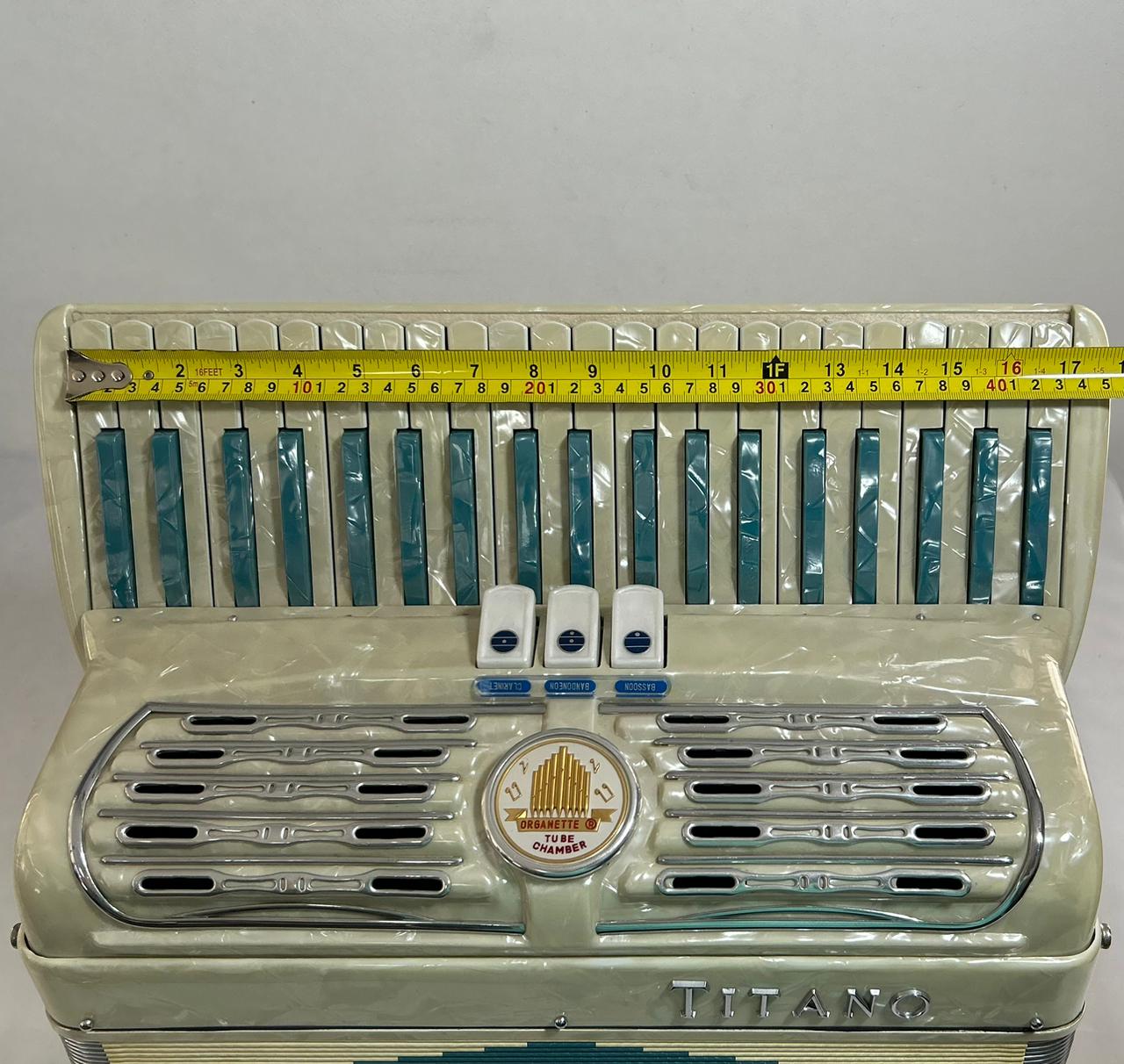 Acordeon Titano - Segunda de voz - 3/2 Registros - 8.3 kg - 43 cm 