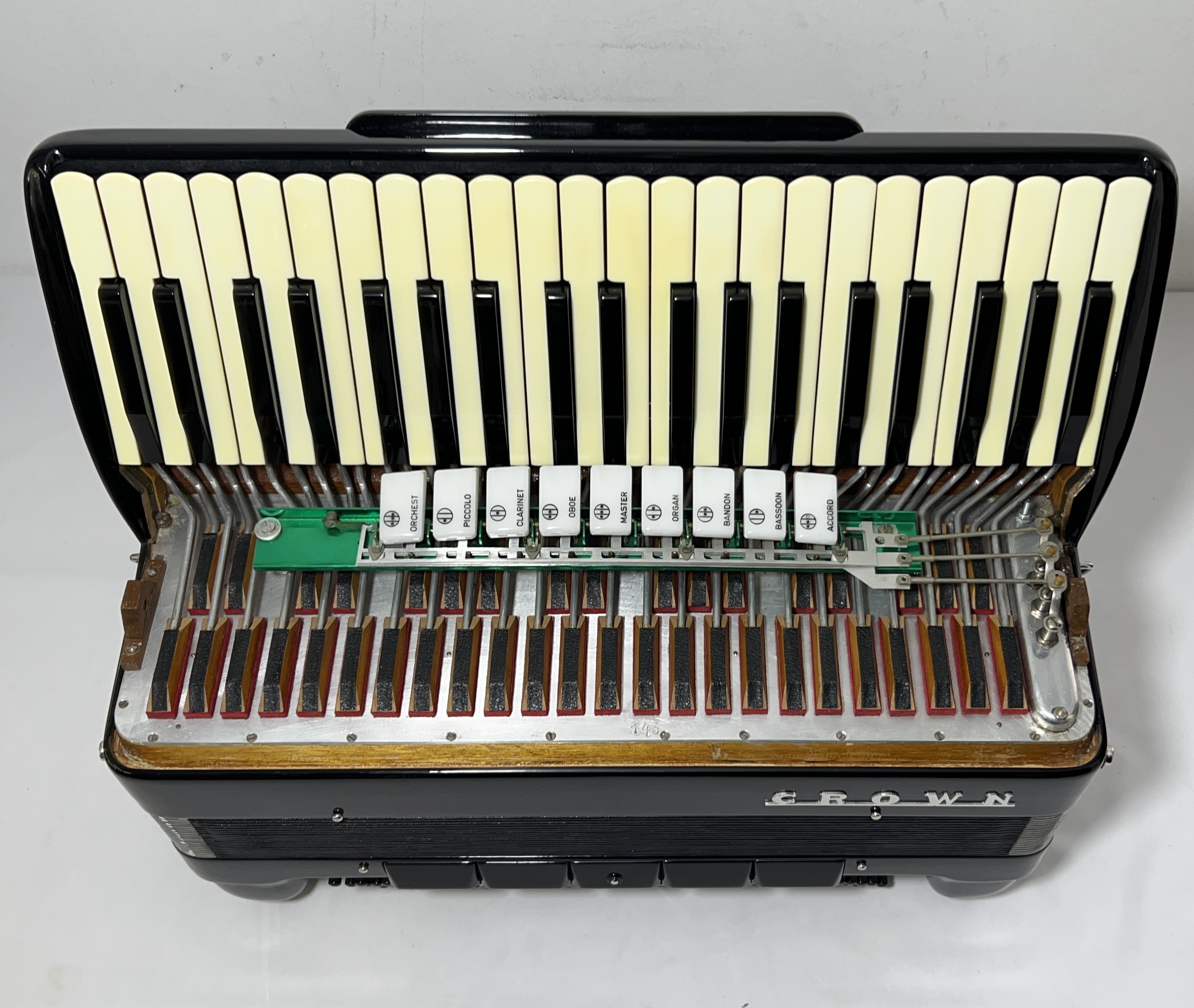 Acordeon Crown - Terça Oitavada - 9/5 Registros - 10.3 kg  - 49 cm 