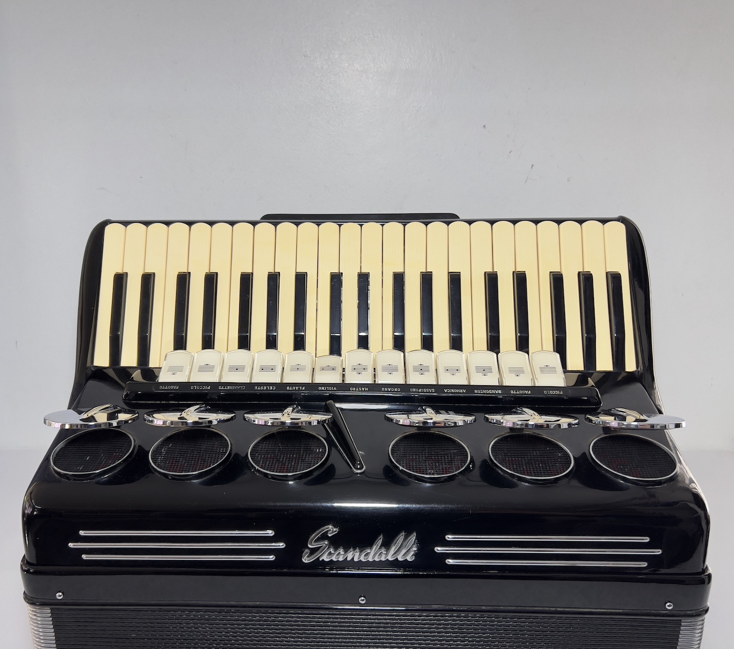 Acordeon Scandalli Brevetto - Quarta Oitavada - 13/6 Reg. - 11.2 kg - 48 cm 