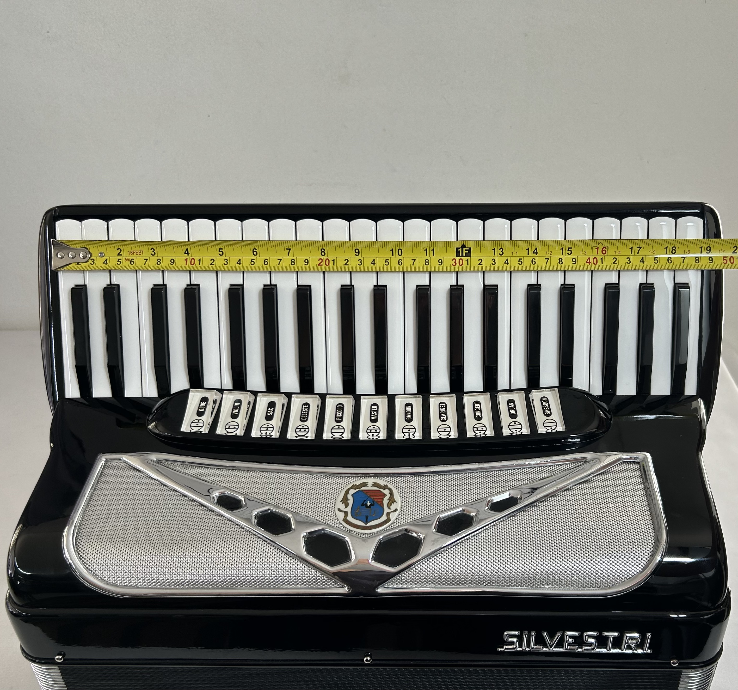 Acordeon Silvestri - Quarta de voz - 11/3 Registros - 10.6 kg - 48 cm