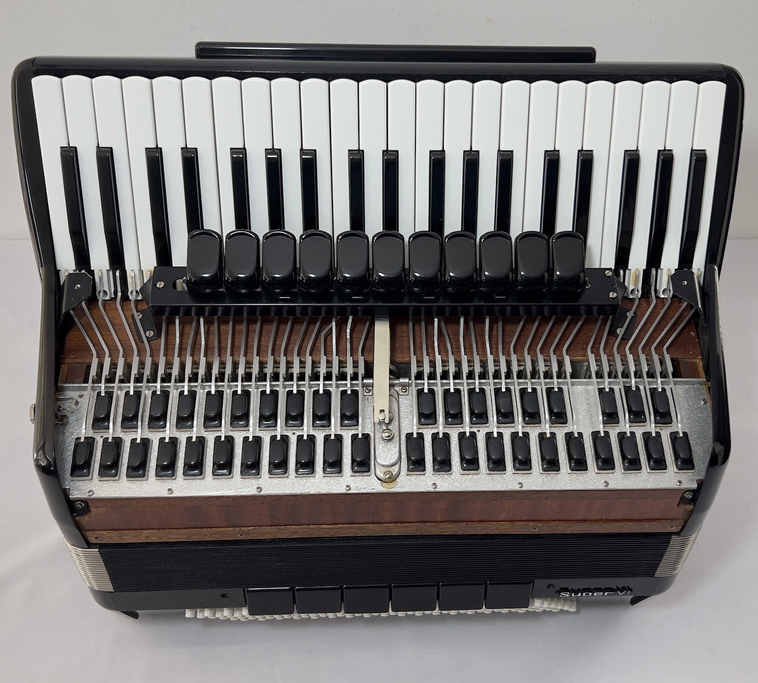 Acordeon Scandalli Super VI - Farfisa - 4/5 de voz - 12.7 kg - 49 cm 