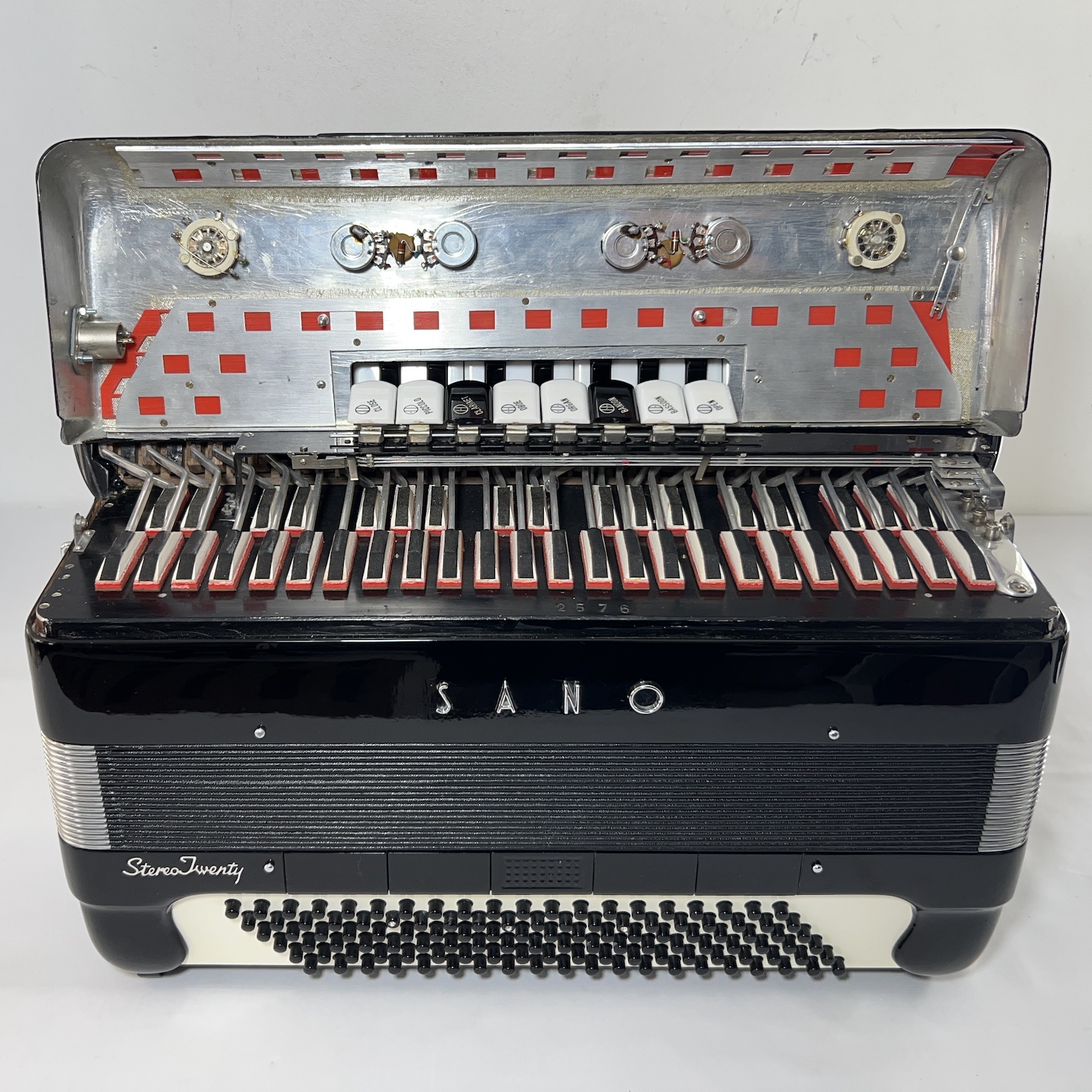 Acordeon SANO - Terça Oitavada - 9/5 Reg - 11.1 kg - 49 cm 