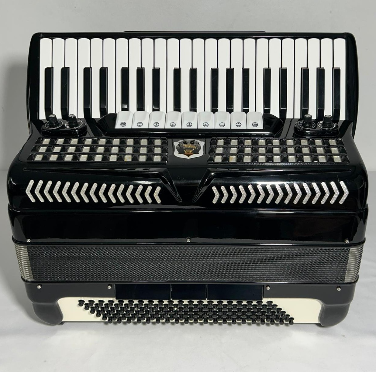 Acordeon Castiglione - Terça Oitavada - 9/3 Registros - 10.3 kg - 48 cm