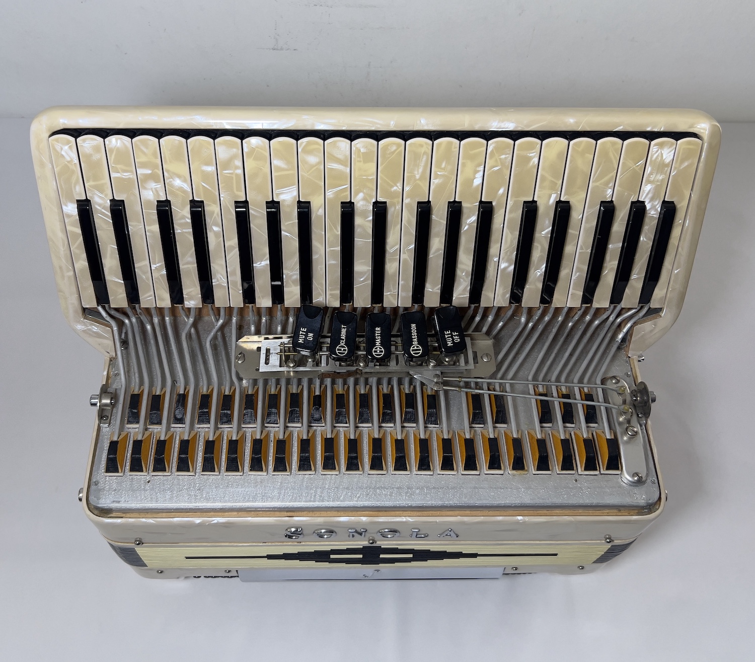 Acordeon Sonola - Segunda de voz - 5/2 Registros - 7.7 kg - 42,5 cm 