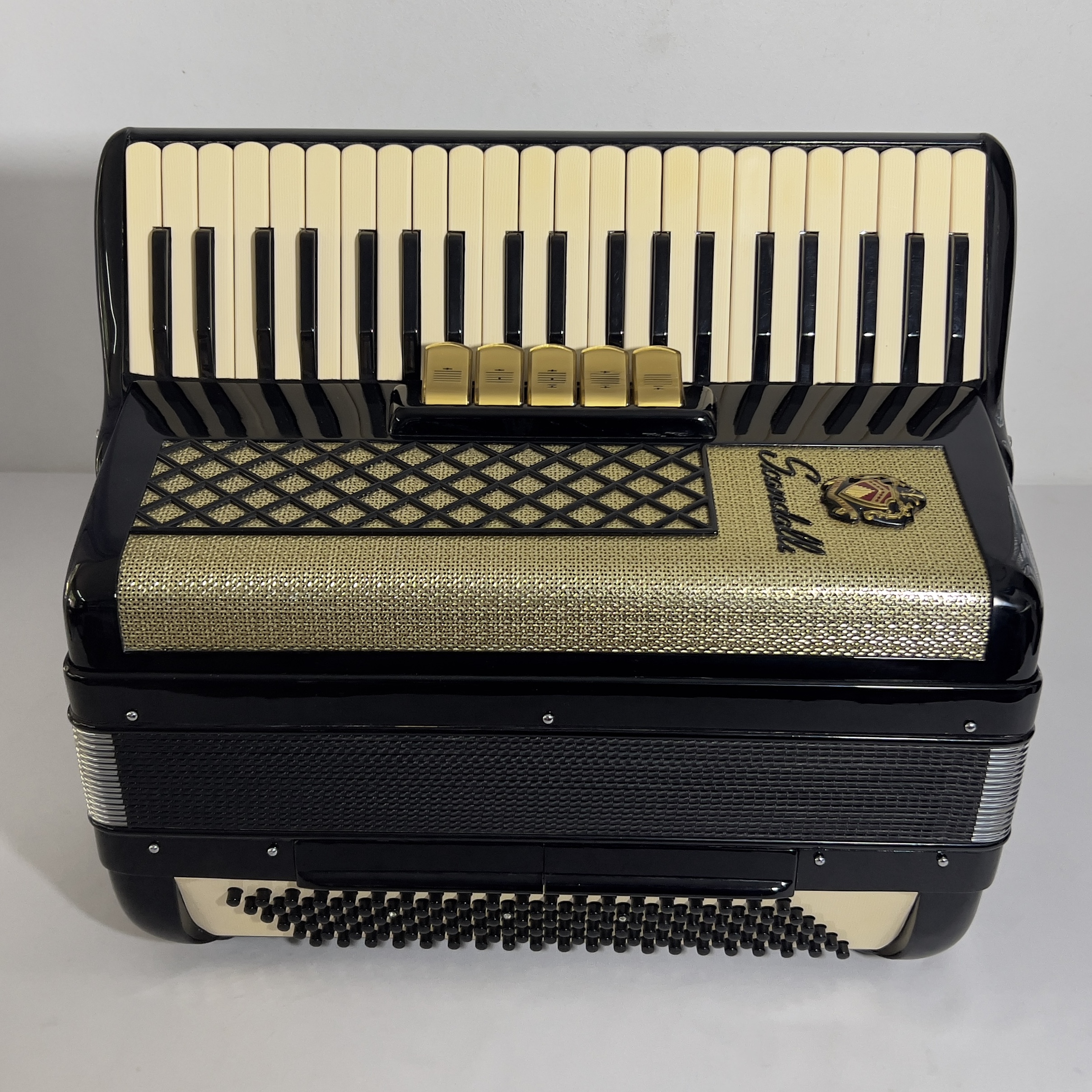 Acordeon Scandalli Série Ouro - Terça Oitavada - 8.4 kg - 5/2 Reg. - 43 cm 