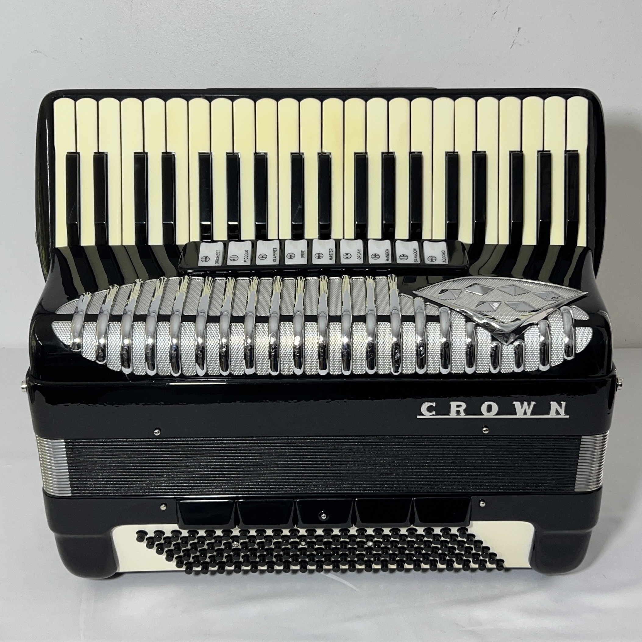 Acordeon Crown - Terça Oitavada - 9/5 Registros - 10.3 kg  - 49 cm 