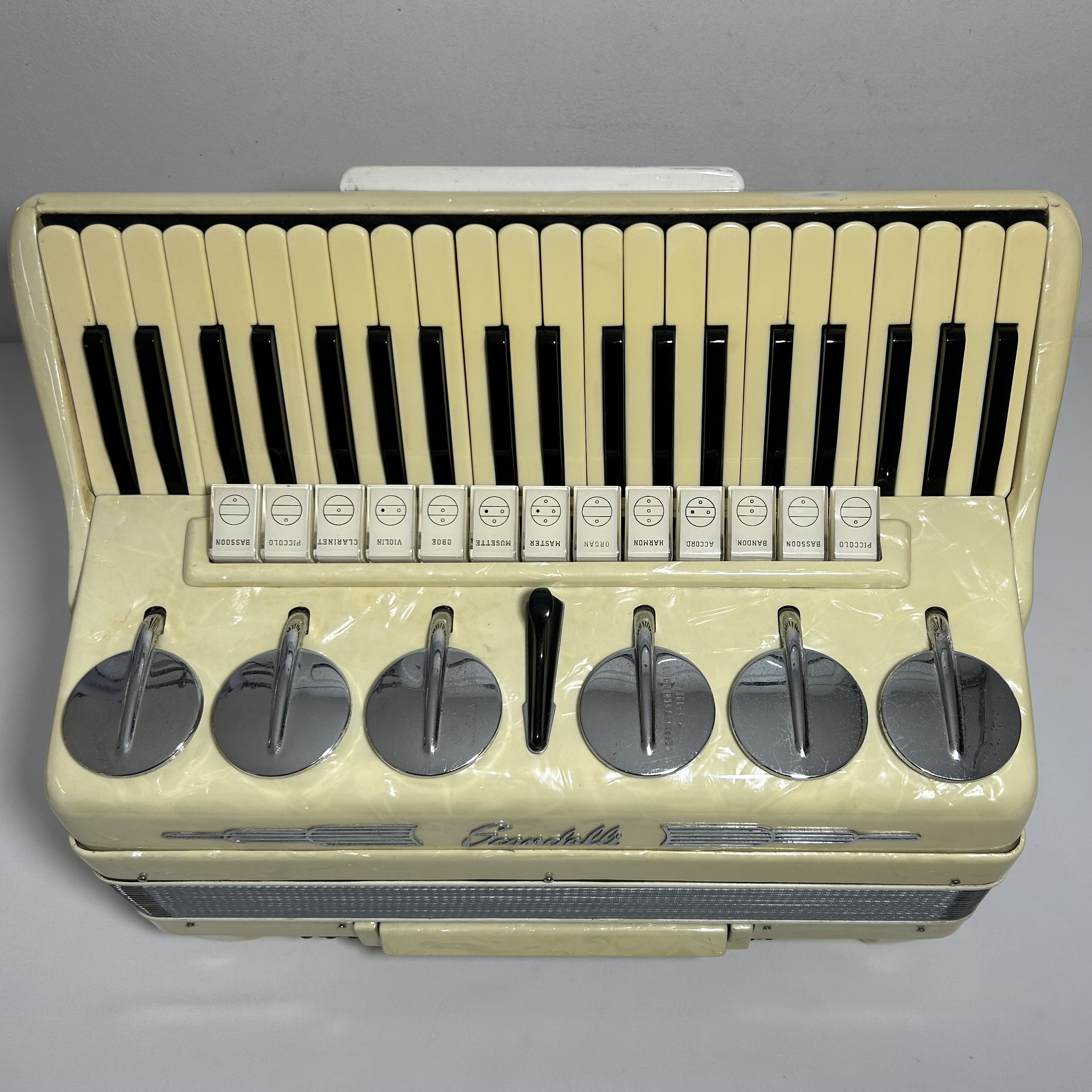 PROMOÇÃO - Acordeon Scandalli - Quarta de voz - 13/6 Registros - 11.5 kg - 48 cm