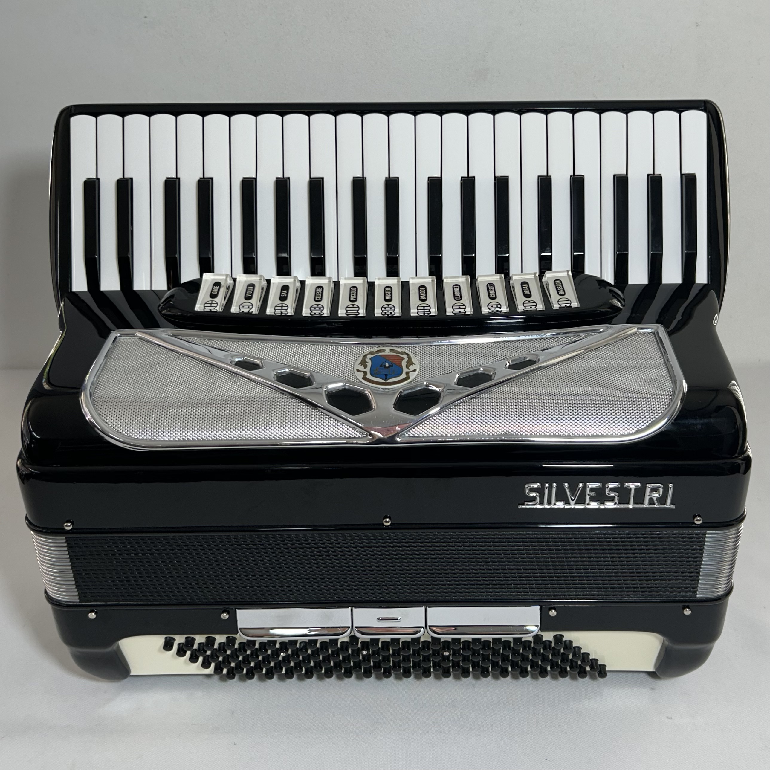 Acordeon Silvestri - Quarta de voz - 11/3 Registros - 10.6 kg - 48 cm