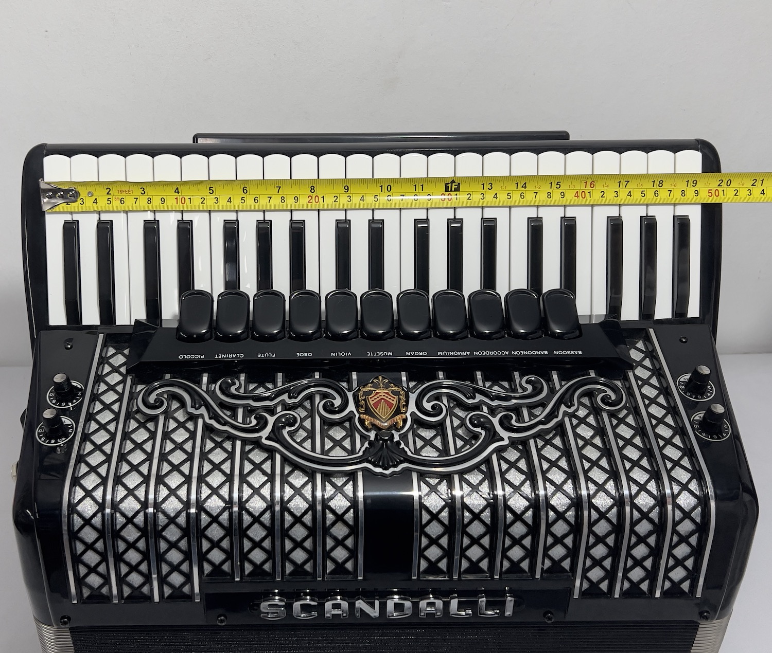 Acordeon Scandalli Super VI - Farfisa - 4/5 de voz - 12.7 kg - 49 cm 