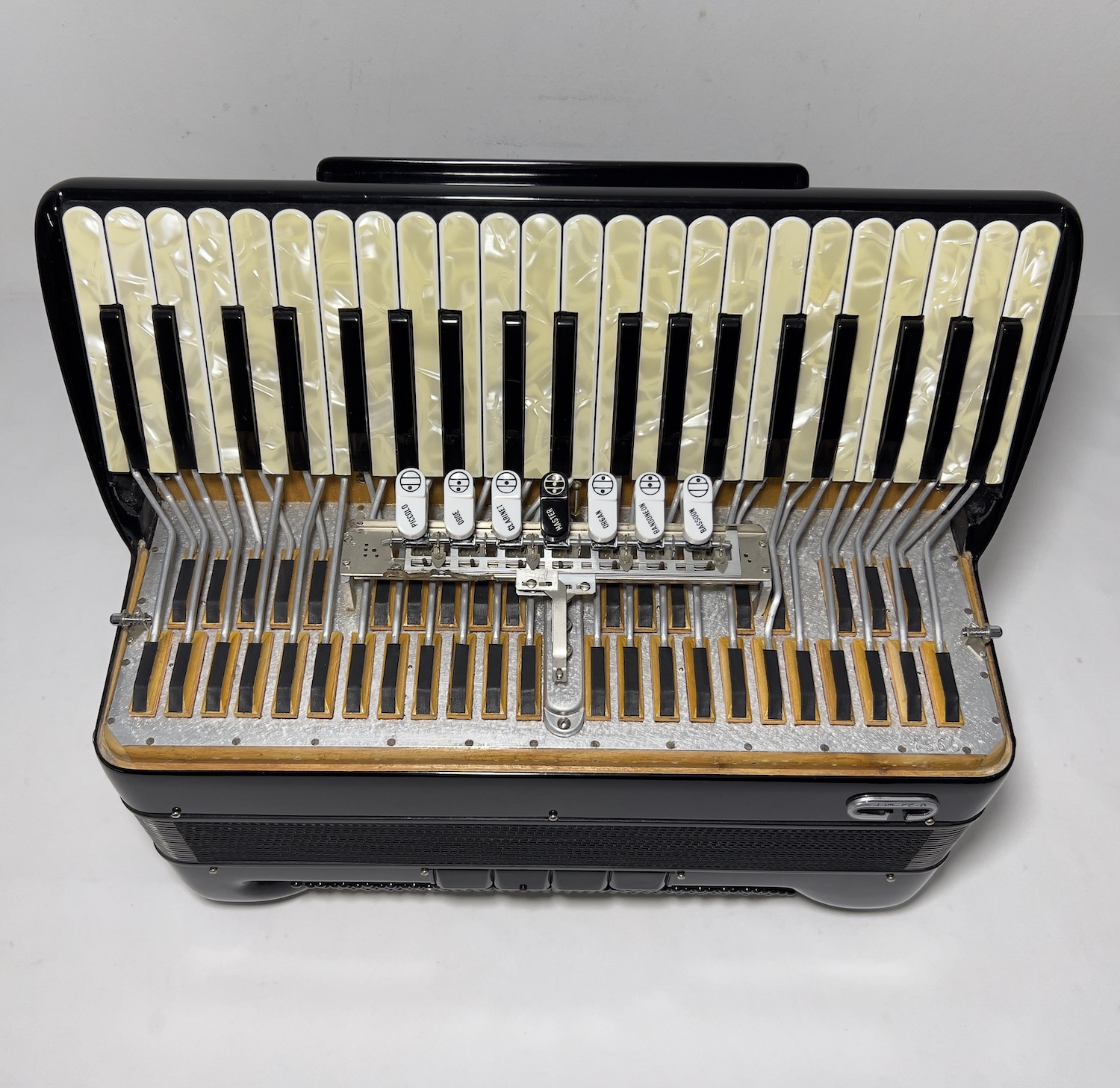 Acordeon Giulietti F74 - Terça Oitavada - 10.4 kg - 7/4 Registros - 49 cm 