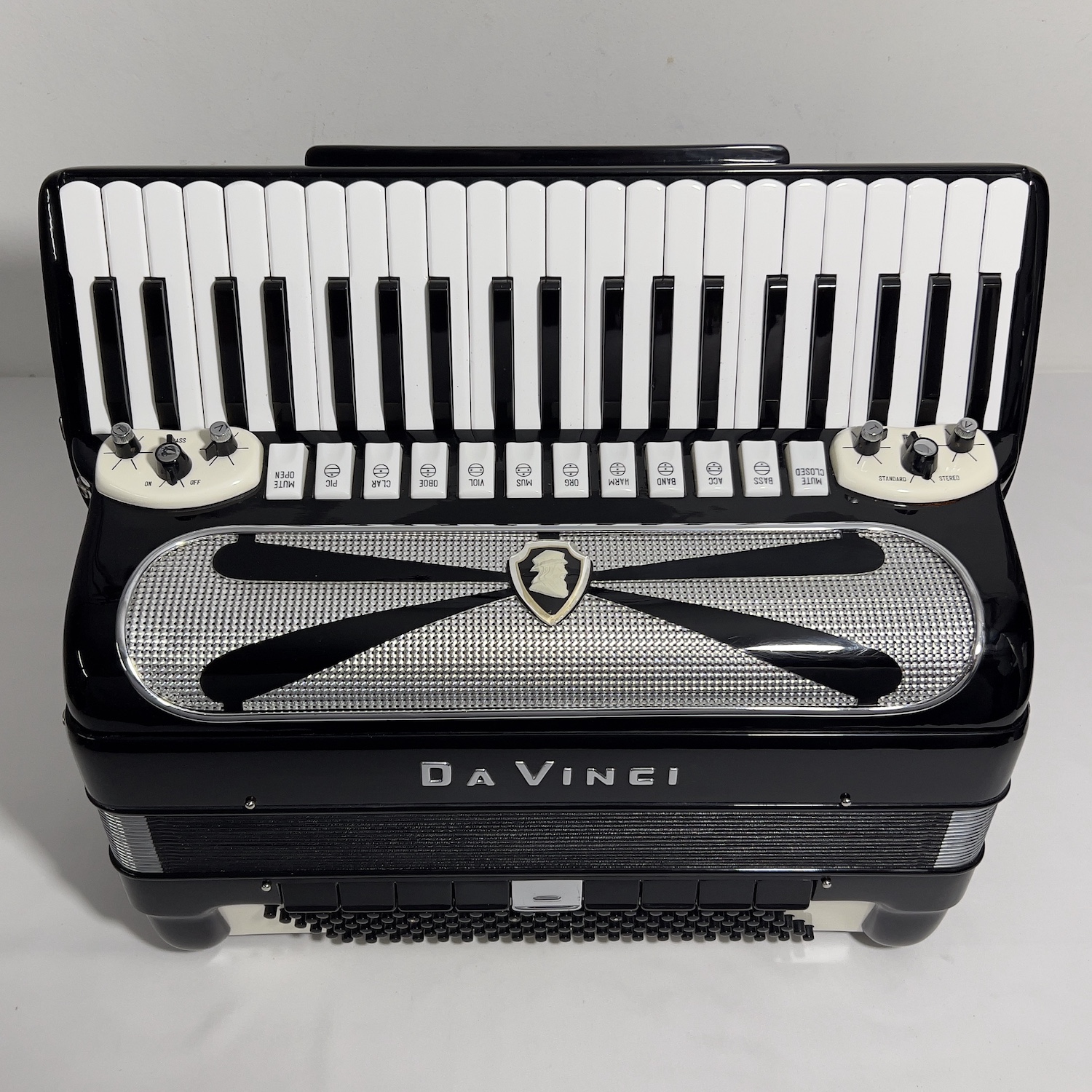 Acordeon Da Vinci MM 20 - Quarta Oitavada - 12/9 Reg. - 11.5 kg - 49 cm 