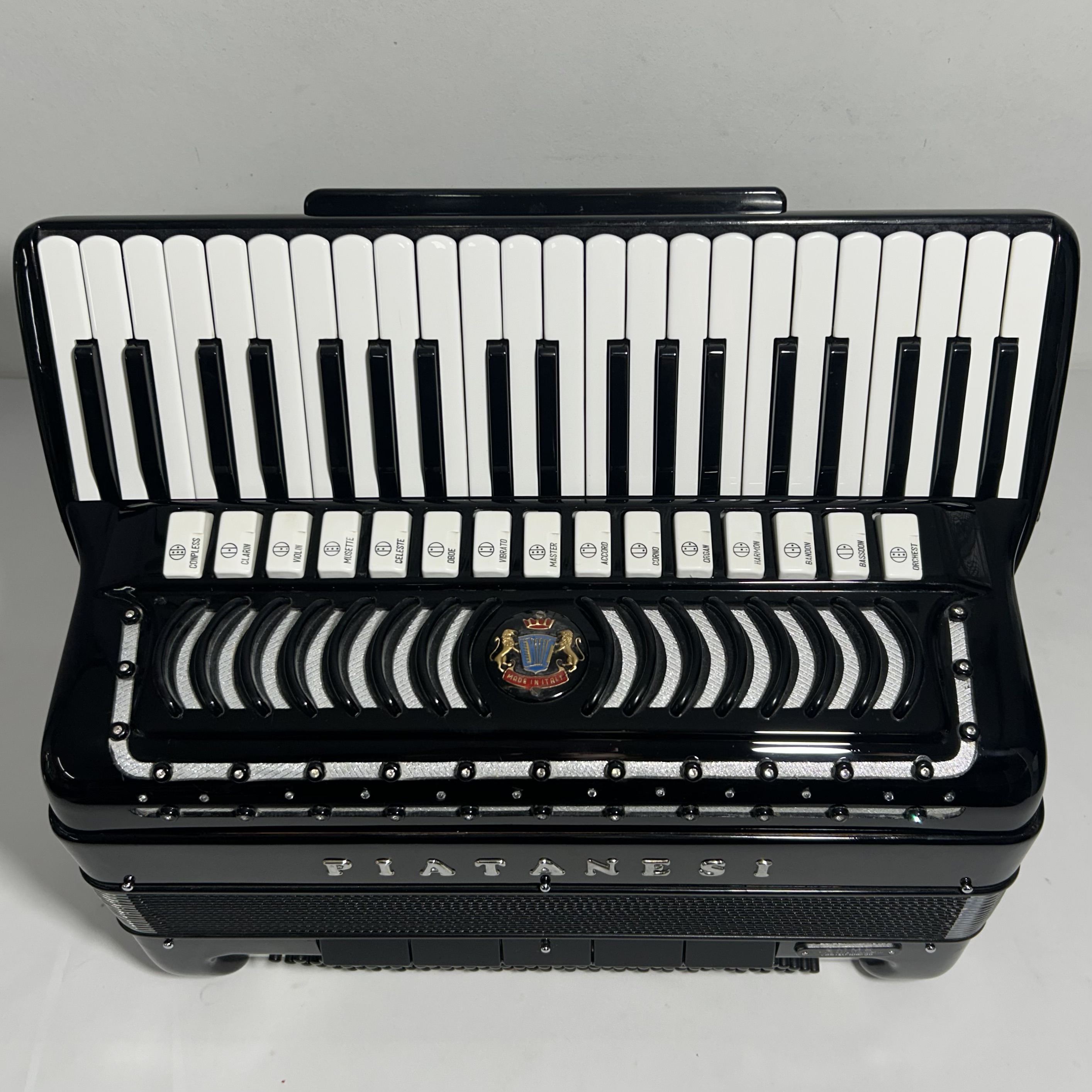 Acordeon Piatanesi - Quarta de voz - 15/5 Registros - 10.7 kg - 49 cm