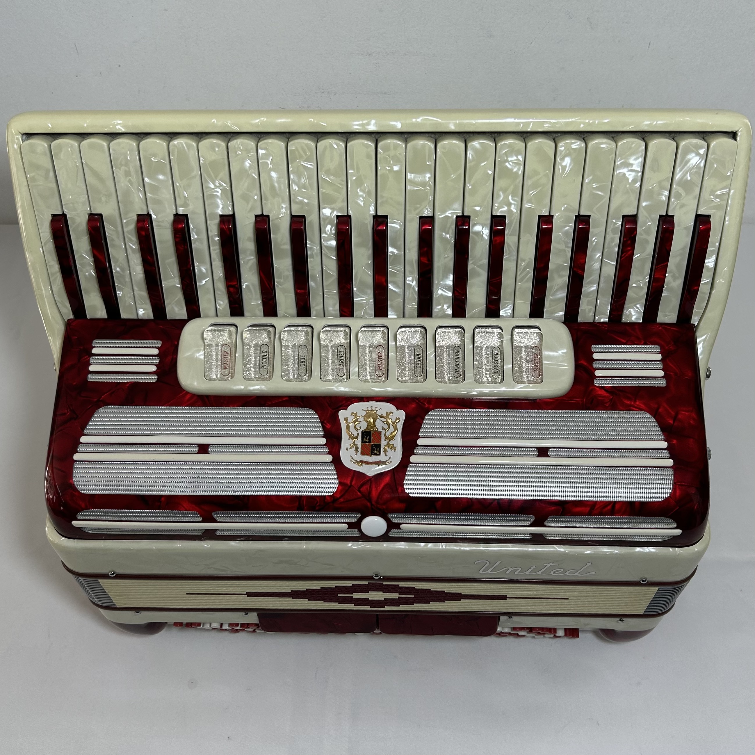 Acordeon United - Terça de voz - 9/2 Registros - 8.9 kg - 45 cm