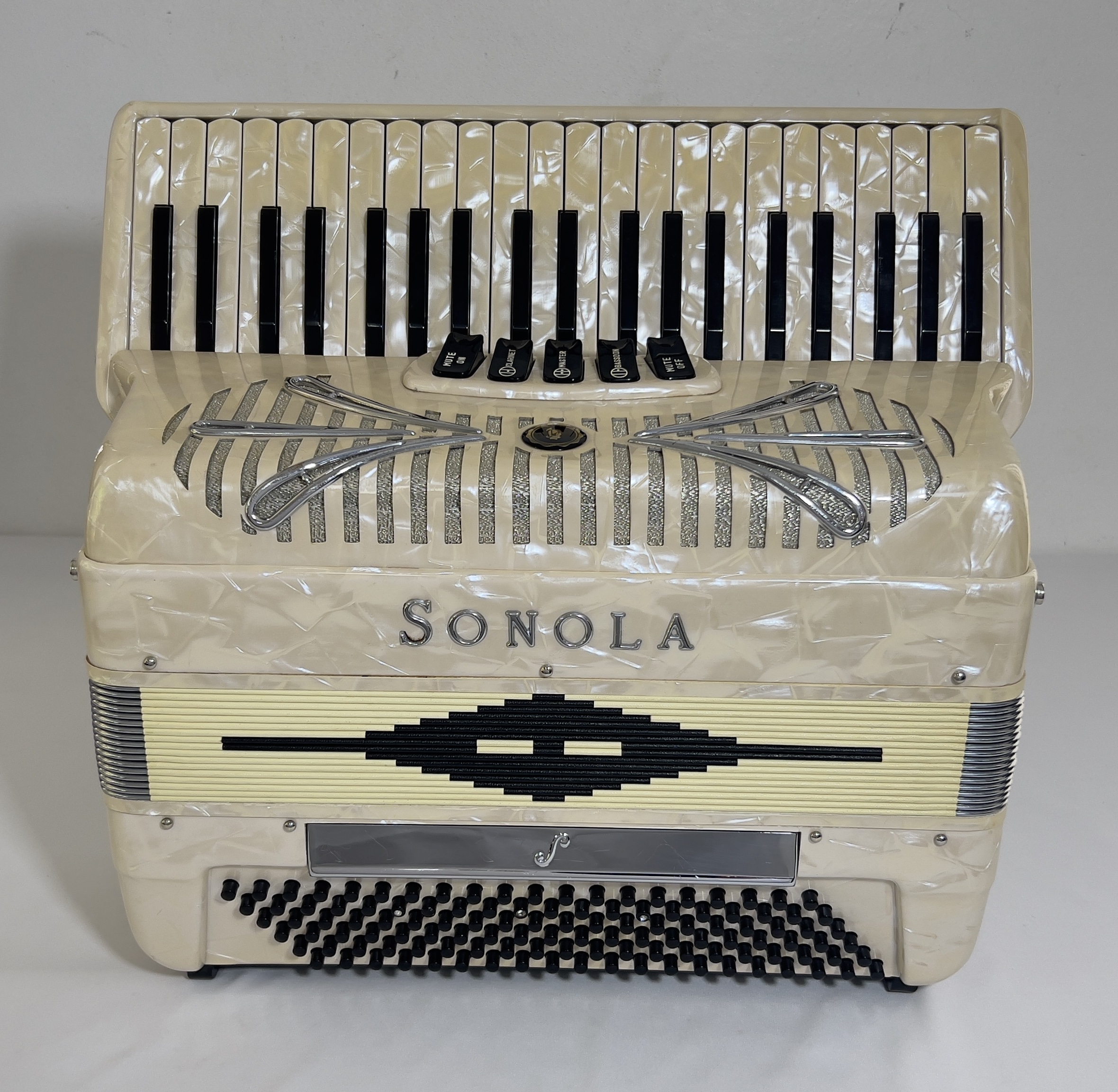 Acordeon Sonola - Segunda de voz - 5/2 Registros - 7.7 kg - 42,5 cm 