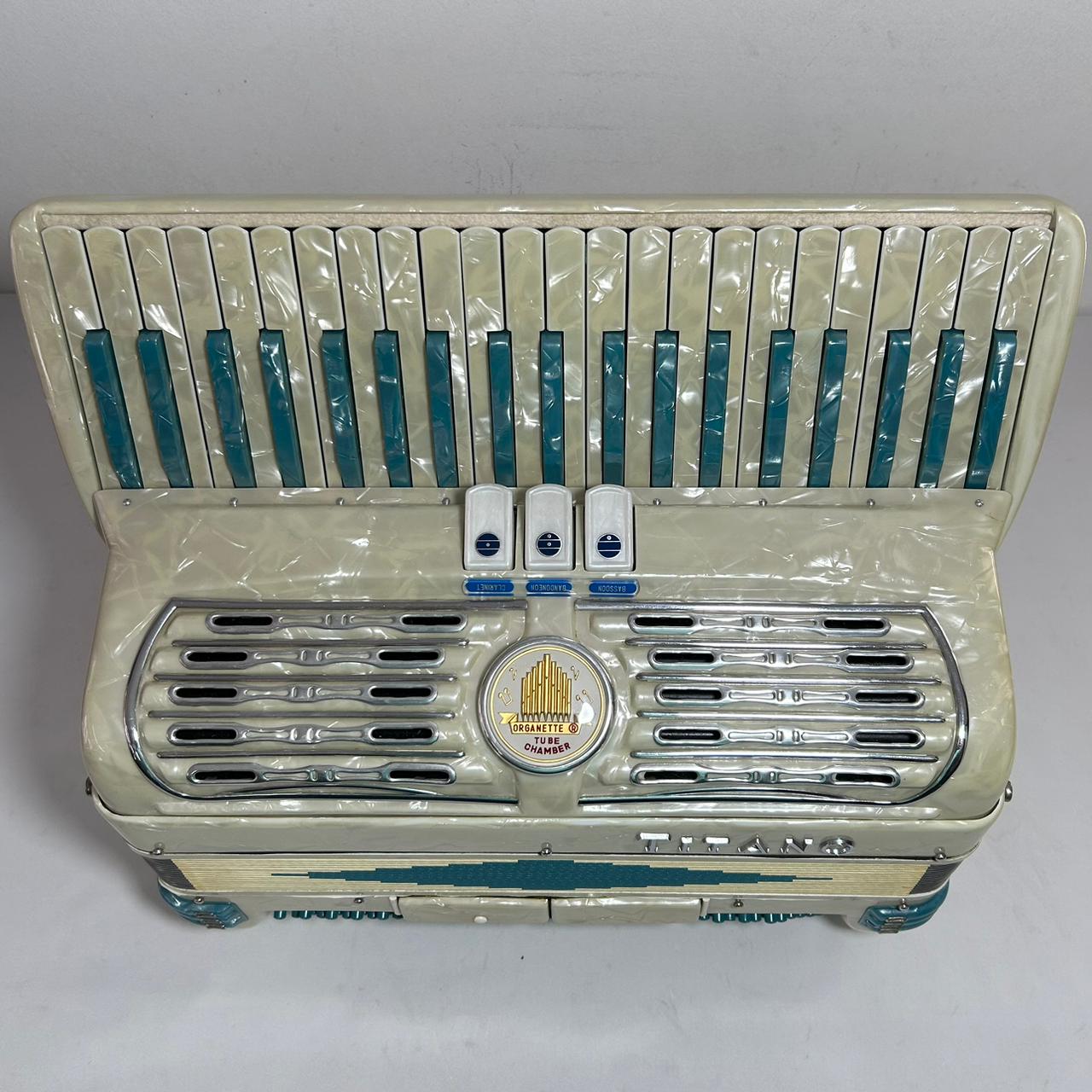 Acordeon Titano - Segunda de voz - 3/2 Registros - 8.3 kg - 43 cm 