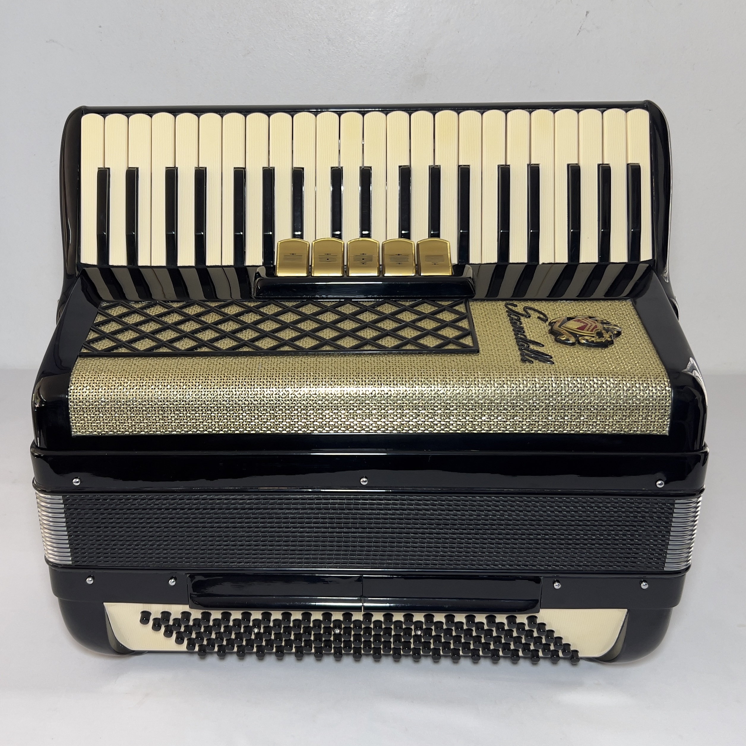 Acordeon Scandalli Série Ouro - Terça Oitavada - 8.4 kg - 5/2 Reg. - 43 cm