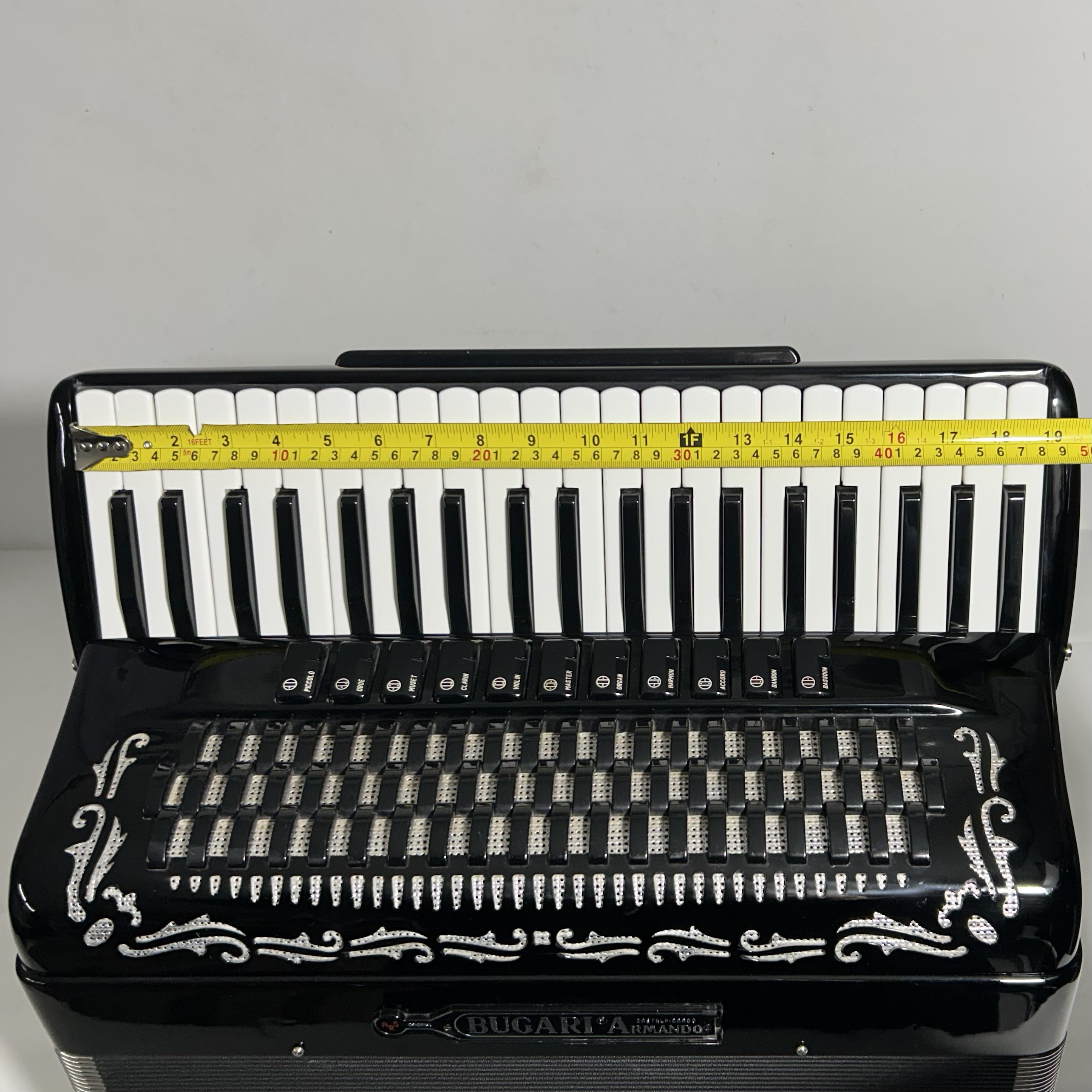 Acordeon Armando Bugari - Quarta Oitavada - 11/7 Registros - 11 kg - 48 cm 