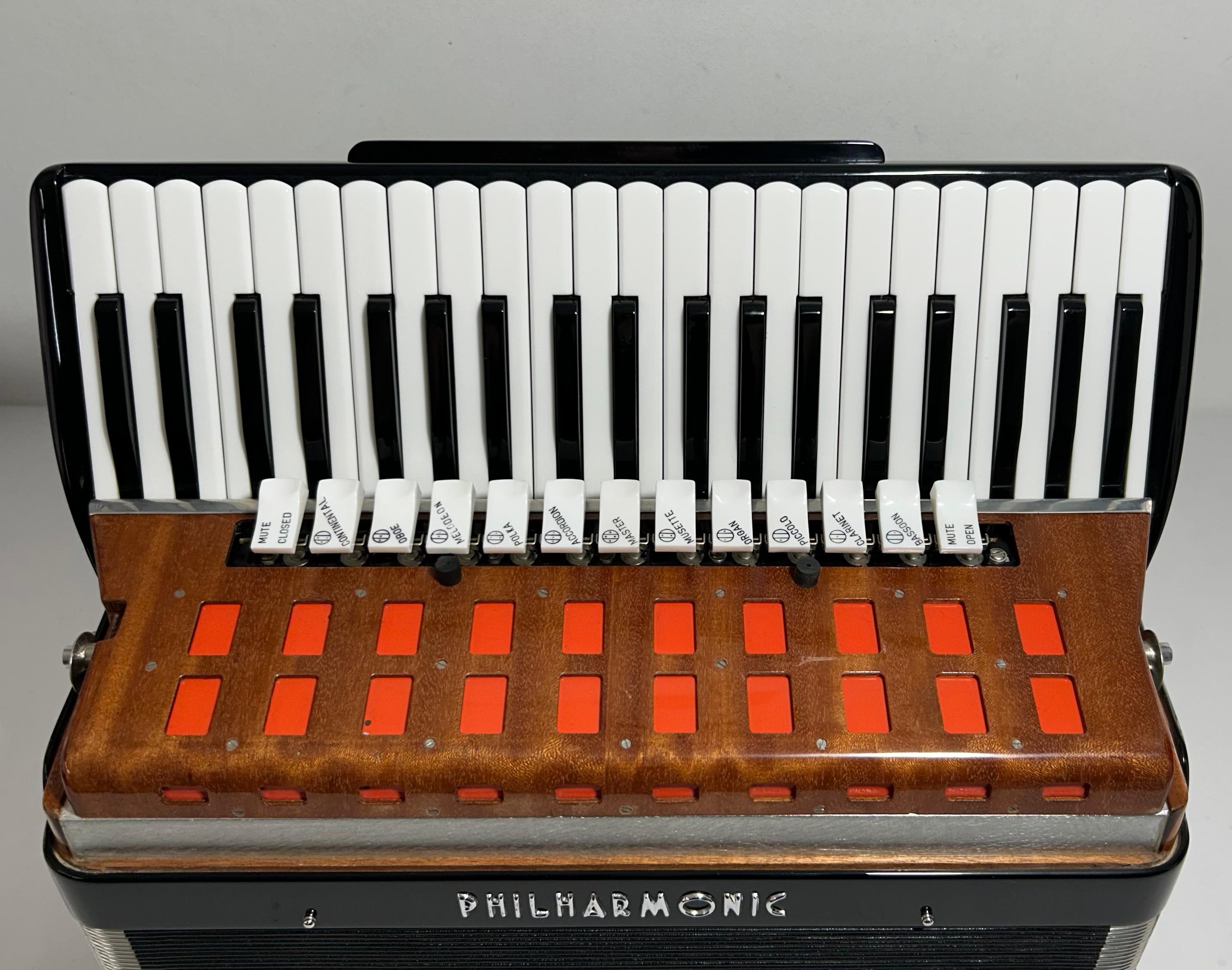 Acordeon Philharmonic - Quarta Polifônica - 13/6 Registros - 11.9 kg - 49 cm