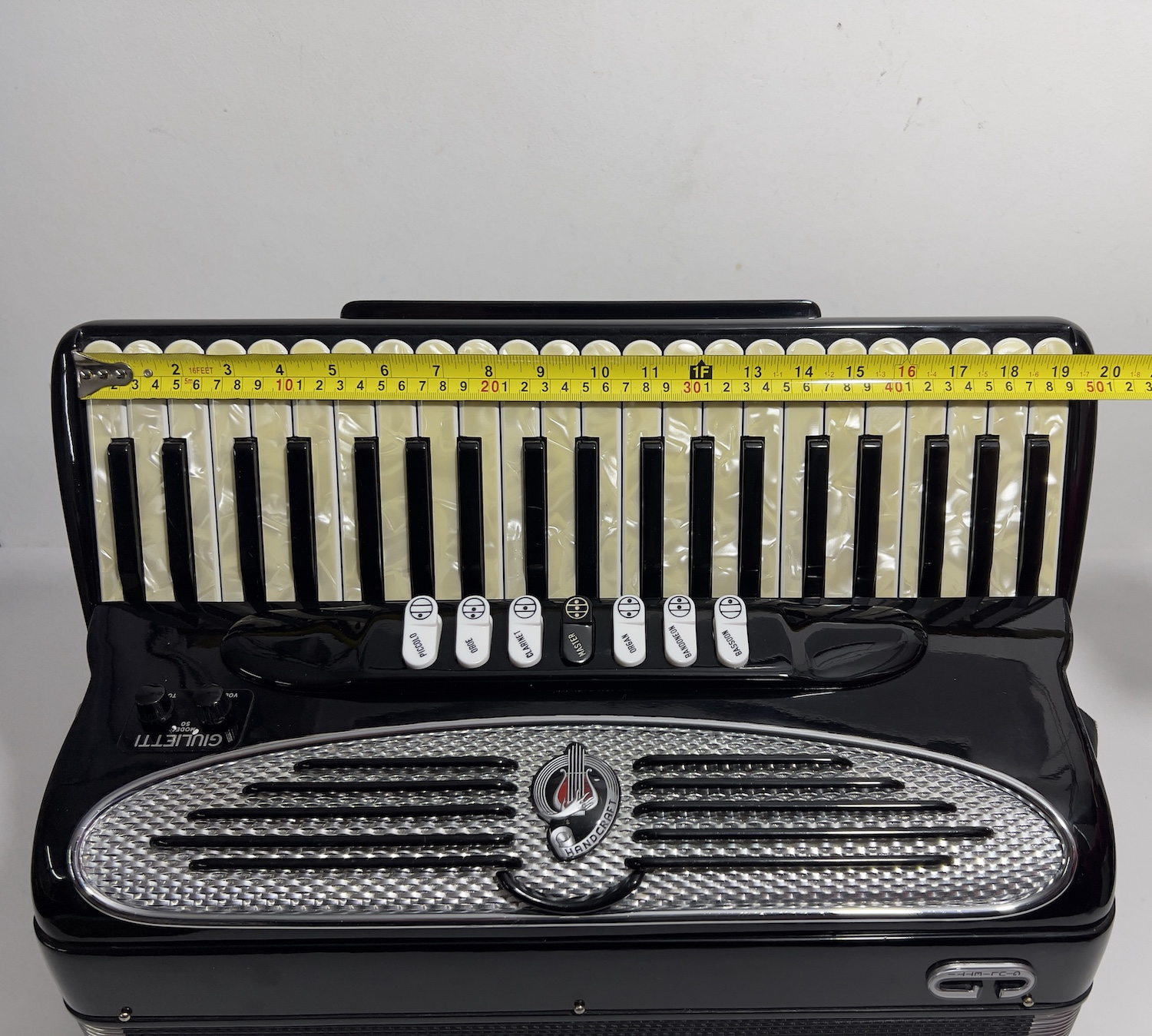 Acordeon Giulietti F74 - Terça Oitavada - 10.4 kg - 7/4 Registros - 49 cm 