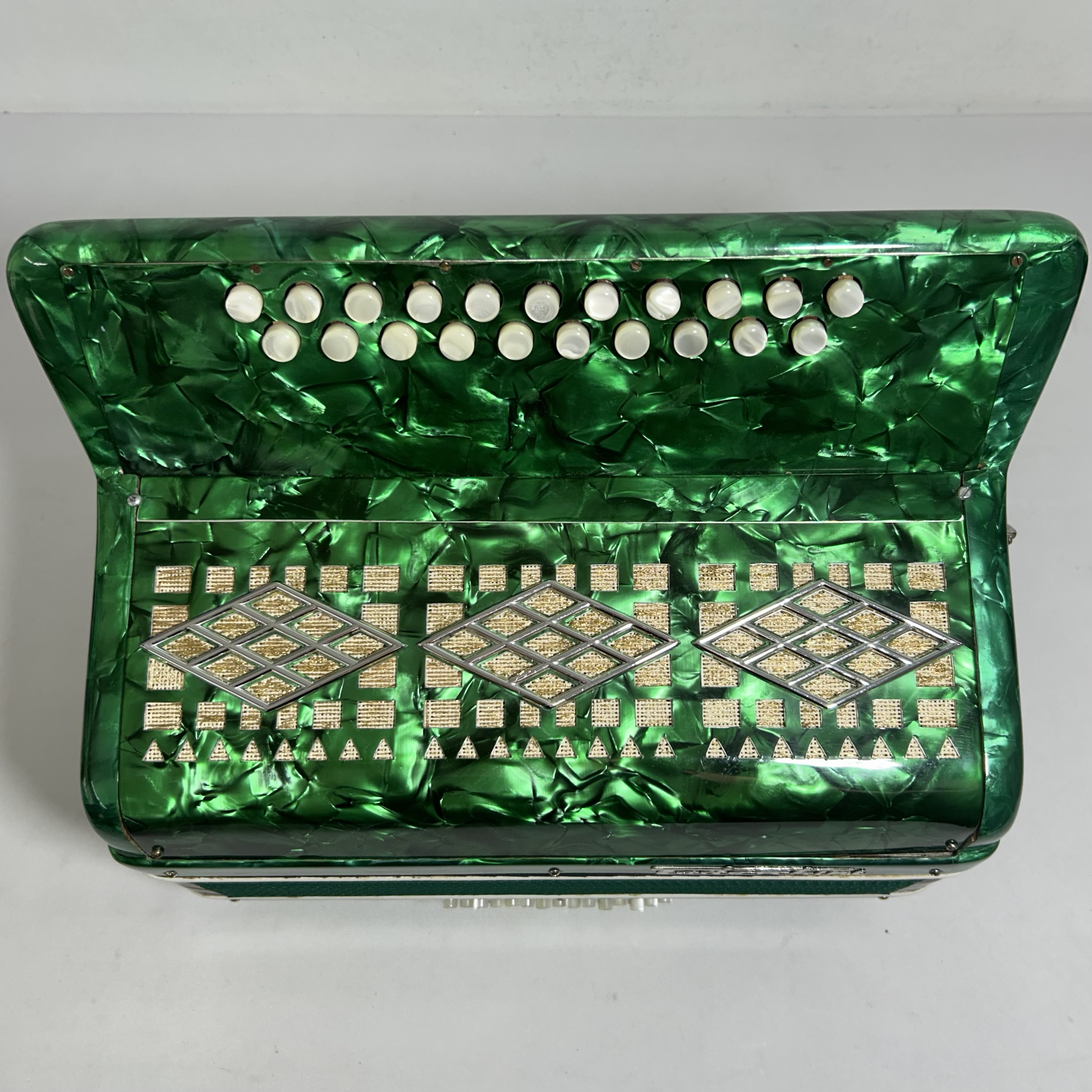 Gaita de Botão  Todeschini - Terça de voz - 24 Bxs - Tonalidade Lá b - 5.5 kg 