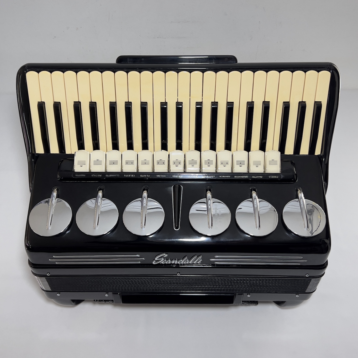 Acordeon Scandalli Brevetto - polifônico - 13/6 Registros - 11.2 kg - 48 cm 