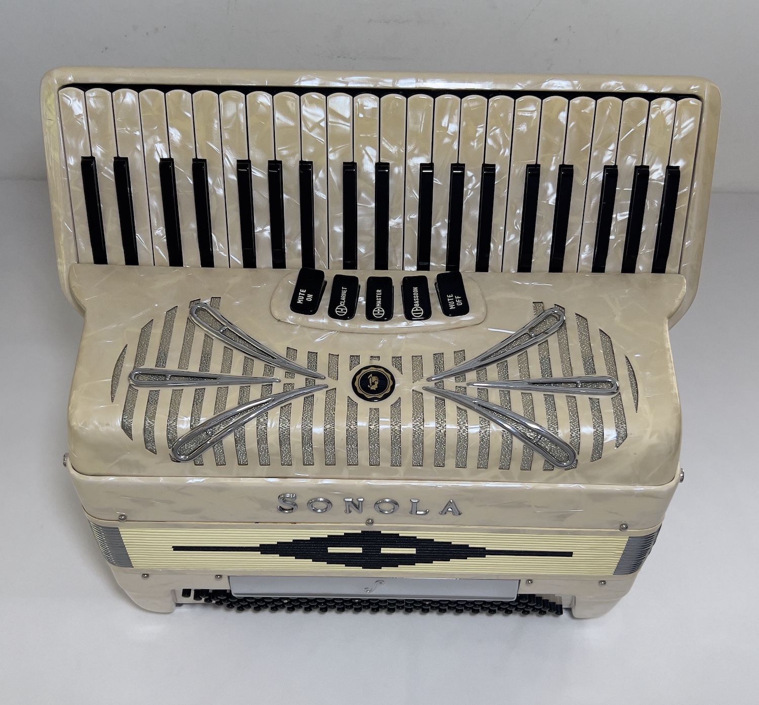 Acordeon Sonola - Segunda de voz - 5/2 Registros - 7.7 kg - 42,5 cm 