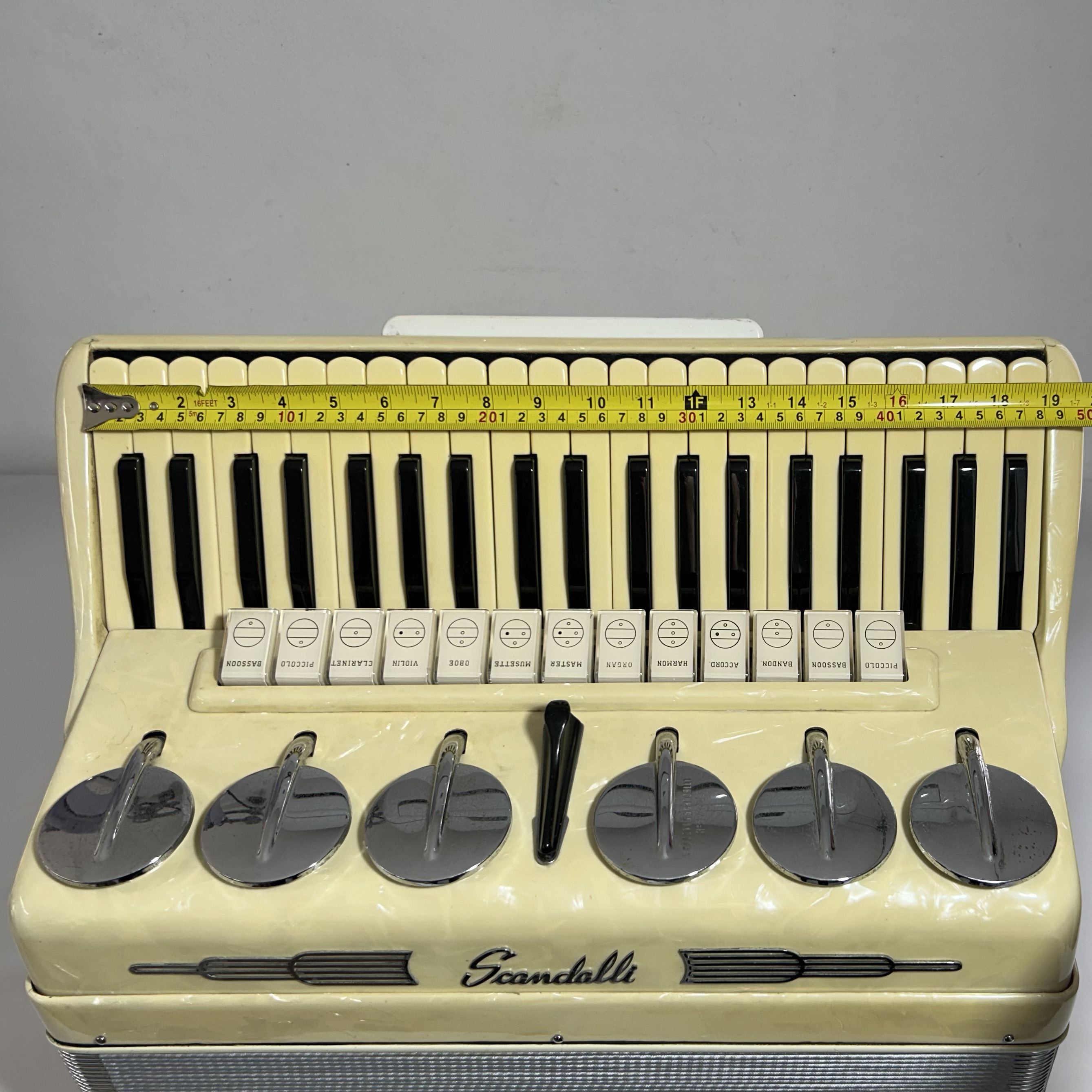 PROMOÇÃO - Acordeon Scandalli - Quarta de voz - 13/6 Registros - 11.5 kg - 48 cm