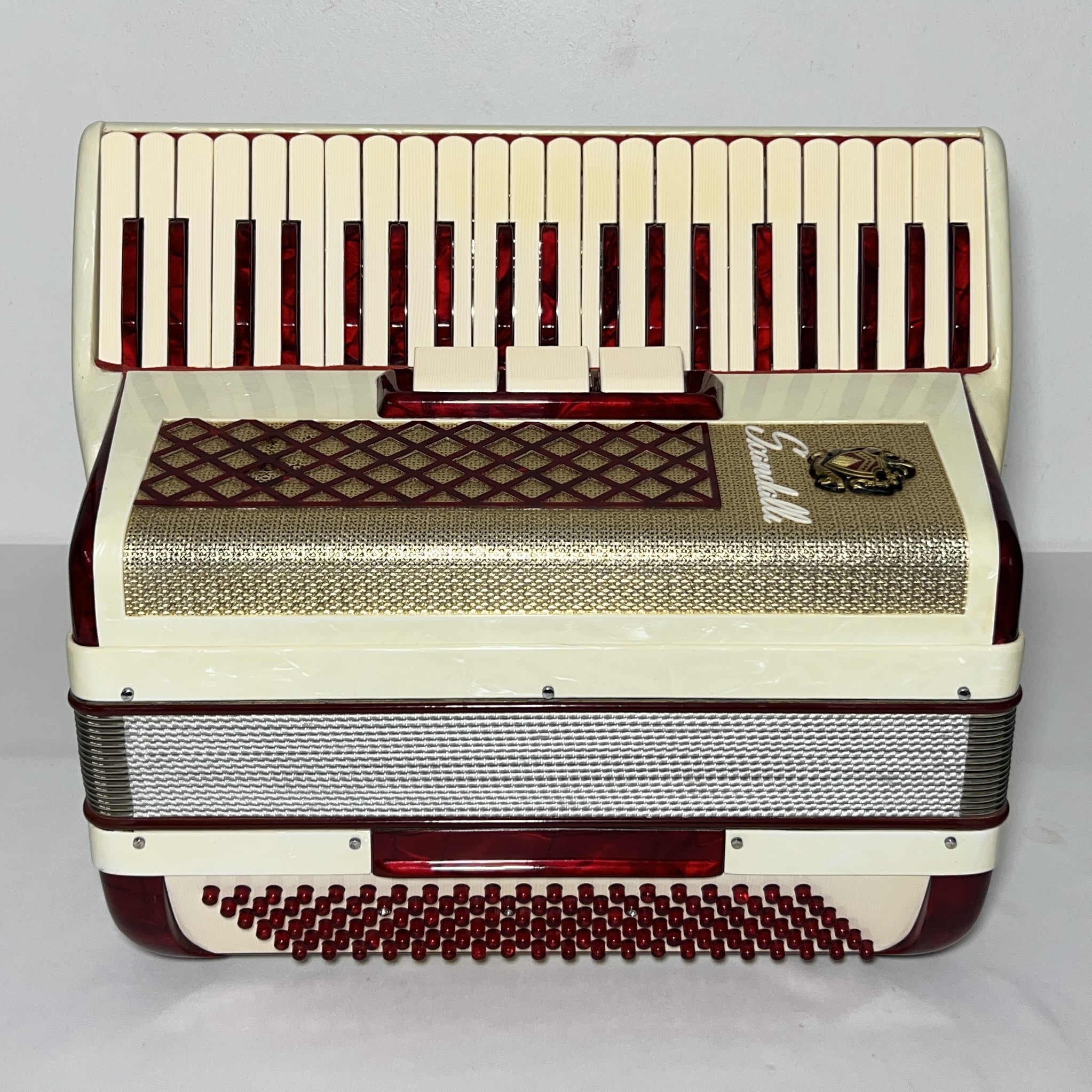 Acordeon Scandalli Série Ouro - Segunda de voz - 3/2 Registros - 7.5 kg - 43 cm