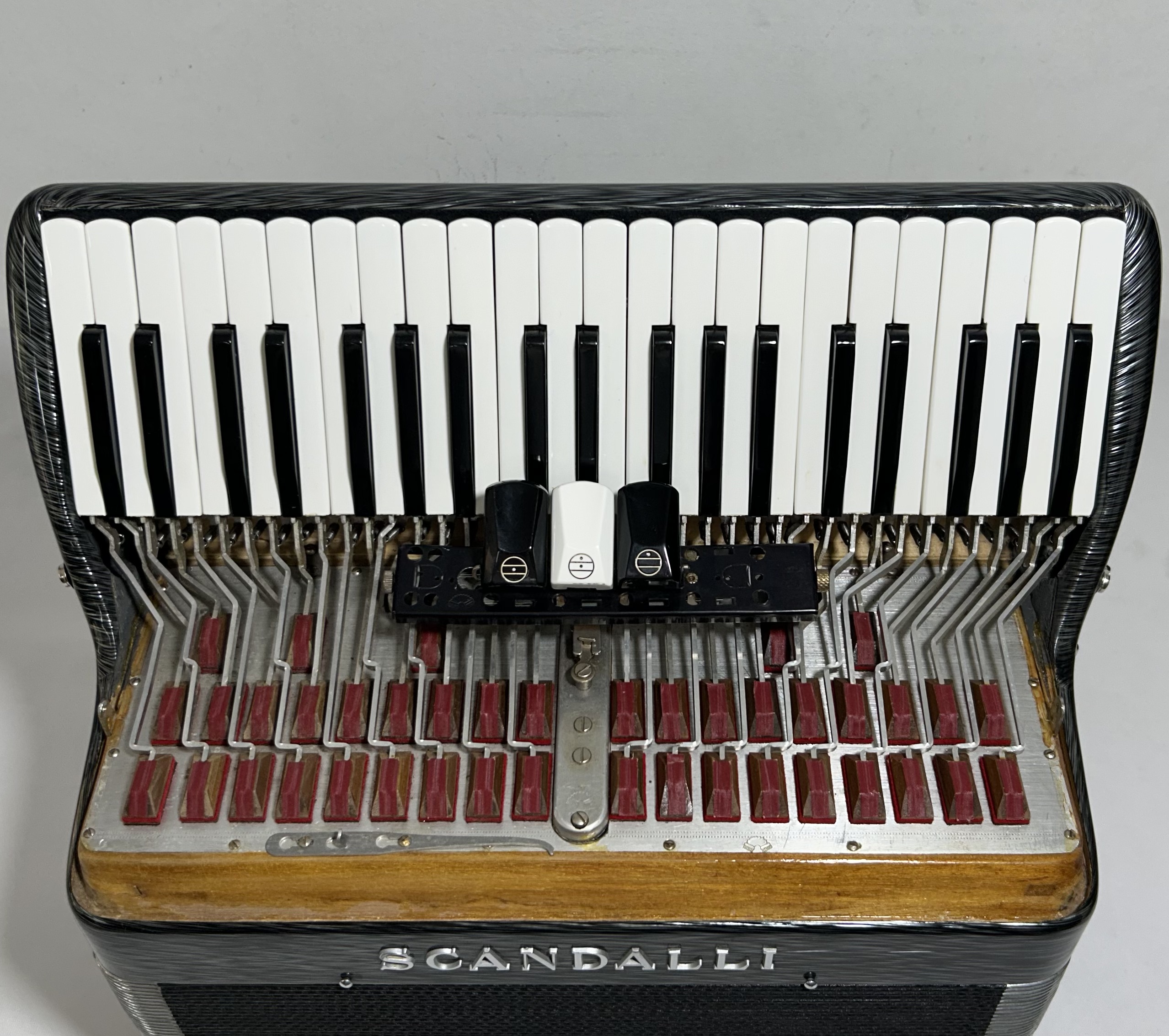 Acordeon Scandalli - Segunda de voz - 3/2 Registros - 7.9 kg - 41 cm