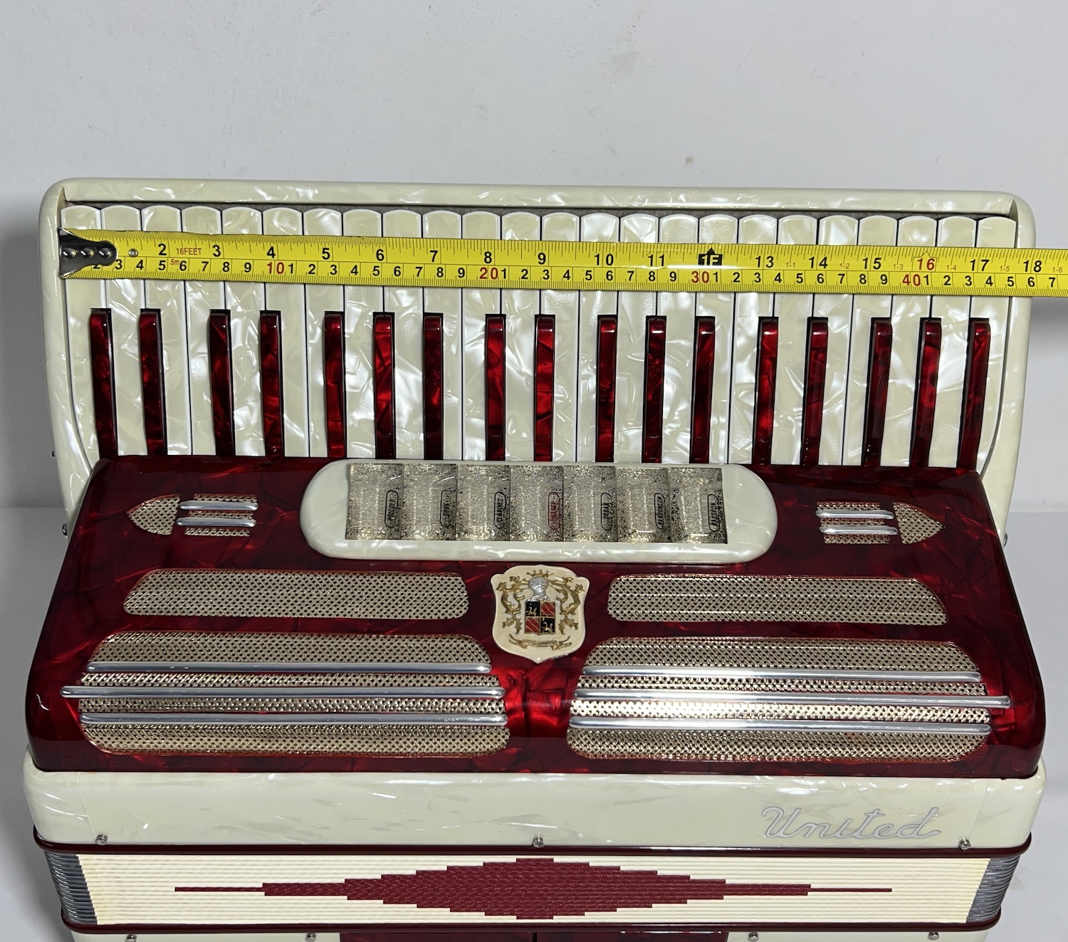 Acordeon United - Terça de voz Oitavada - 7/2 Registros - 8.8 kg - 45 cm 