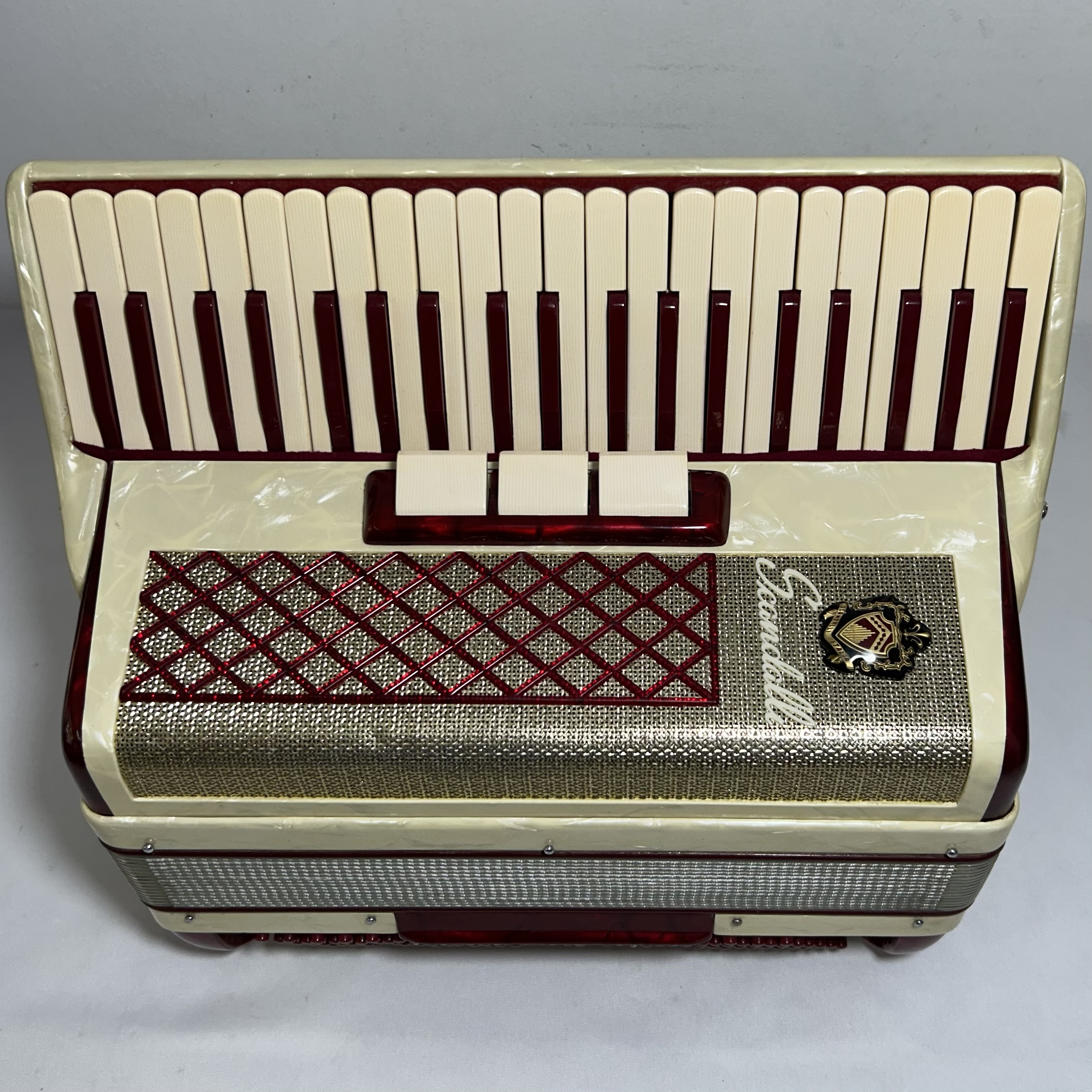 Acordeon Scandalli - Segunda de voz - 3/2 Registros - 7.5 kg - 43 cm