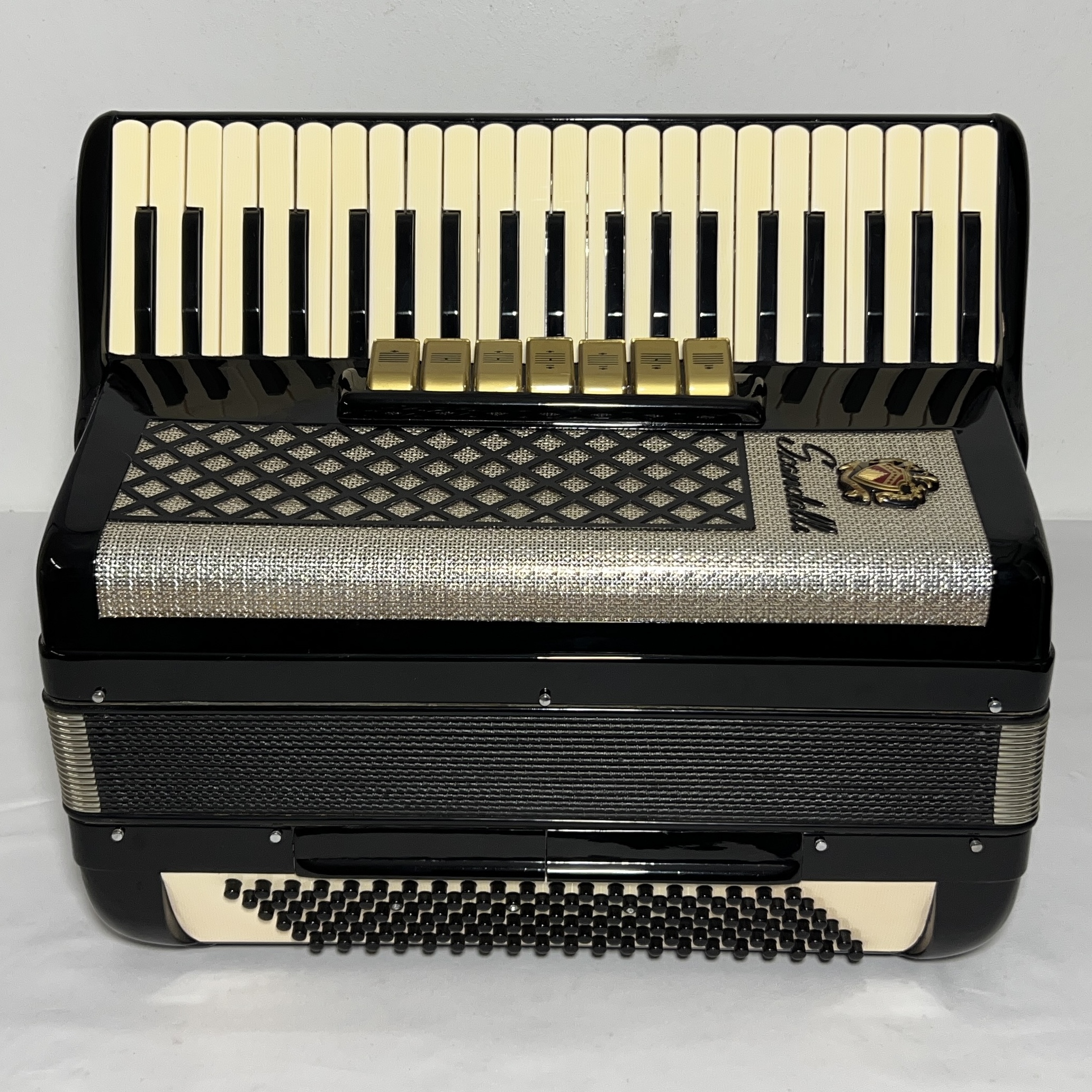 Acordeon Scandalli Série Ouro - Terça Oitavada - 7/4 Registros - 9.3 kg - 45,5 cm