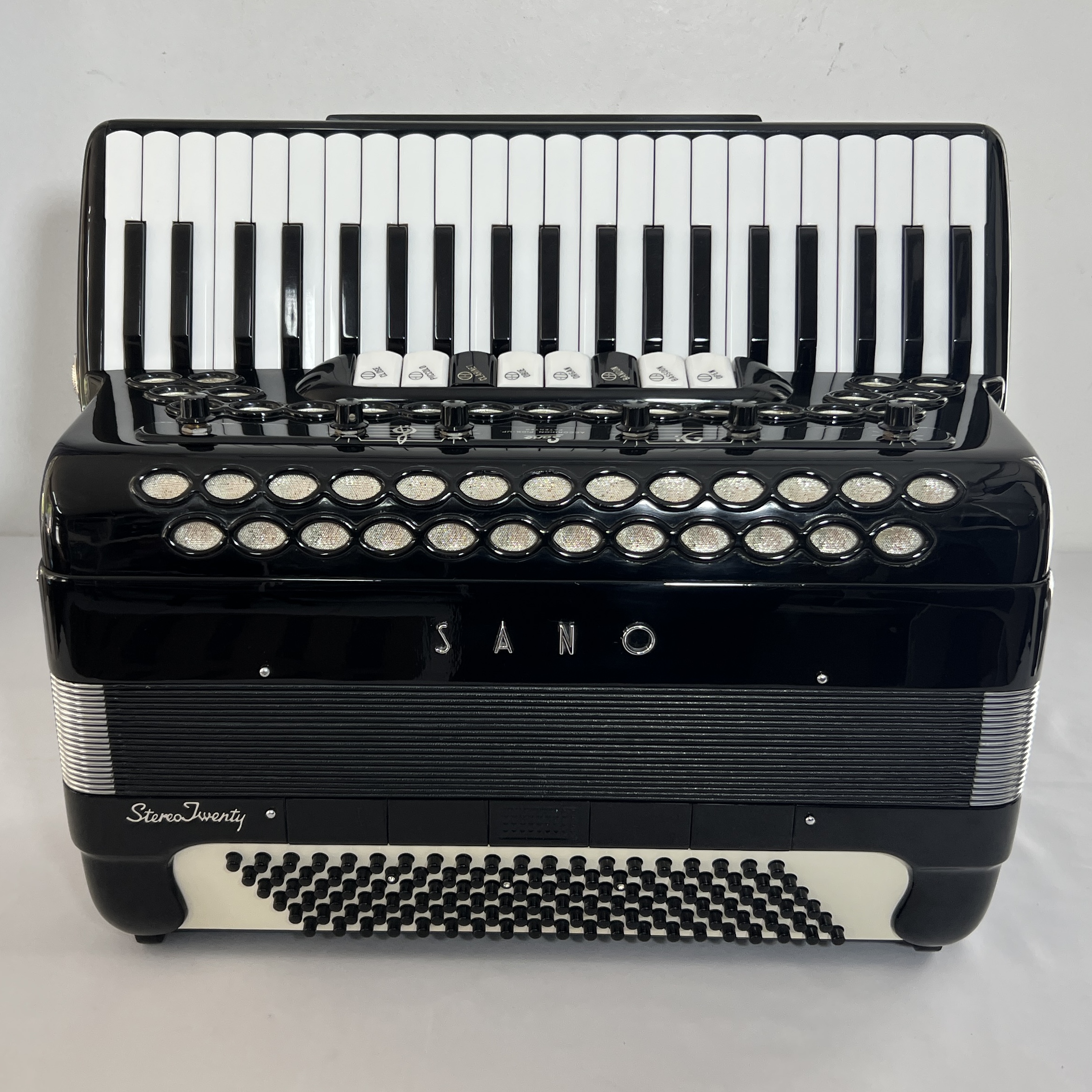 Acordeon SANO - Terça Oitavada - 9/5 Reg - 11.1 kg - 49 cm