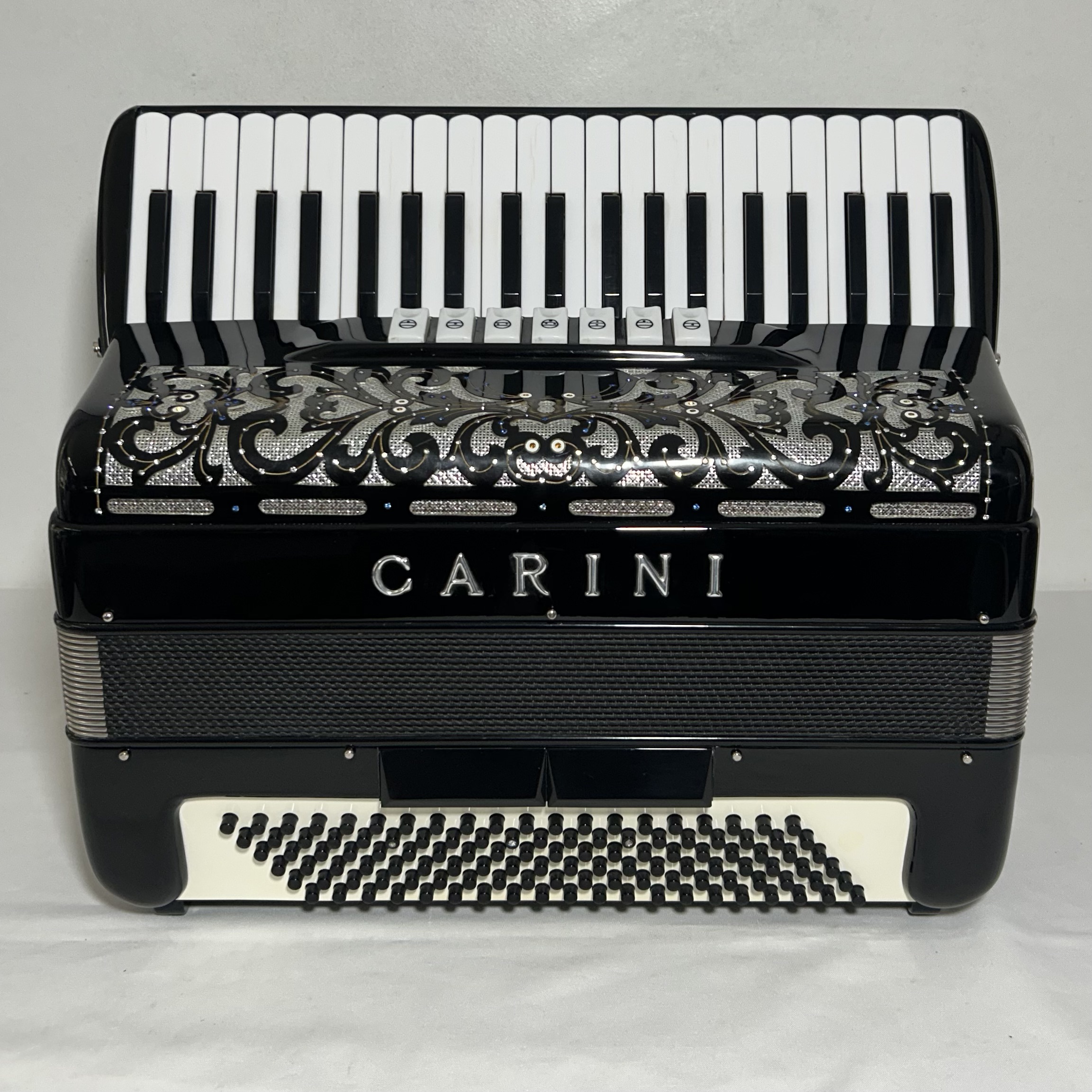Acordeon Carini - Terça de voz Violin - 7/2 Registros - 9.2 kg - 46,5 cm