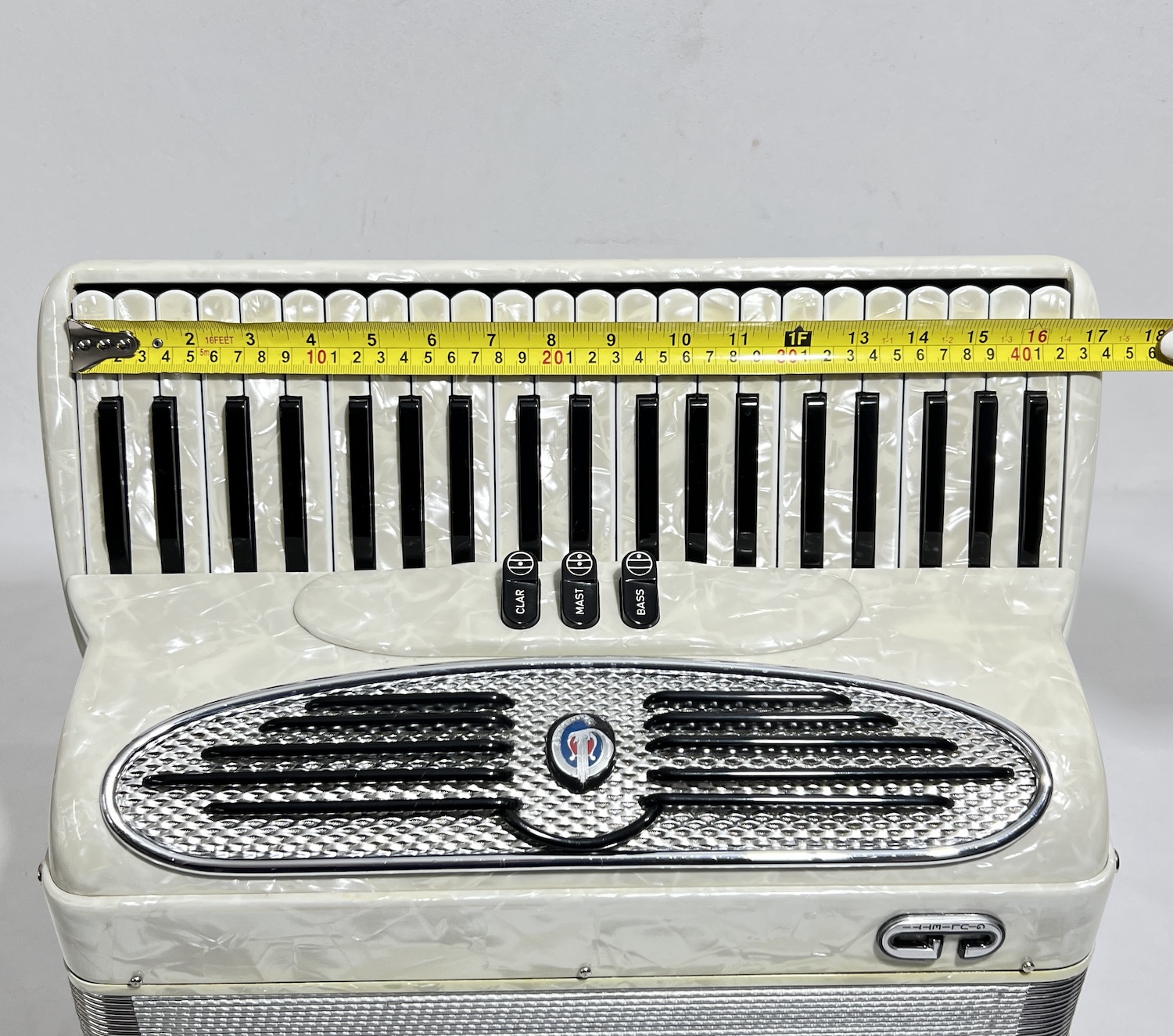 Acordeon Giulietti S32 - Segunda de voz - 3/2 Registros - 8.3 kg - 42 cm 