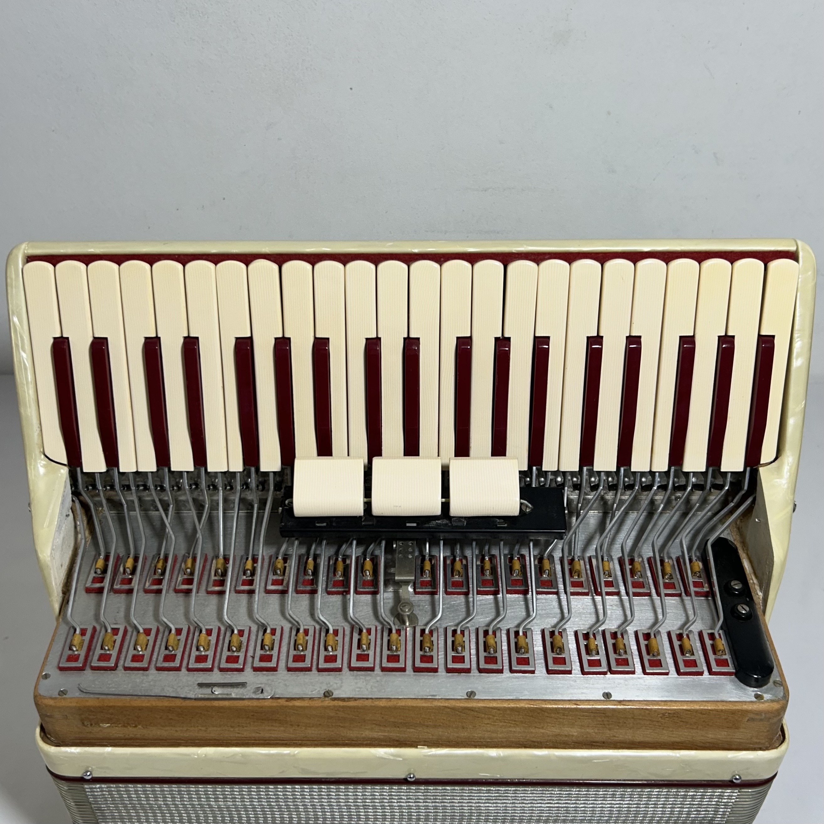 Acordeon Scandalli - Segunda de voz - 3/2 Registros - 7.5 kg - 43 cm