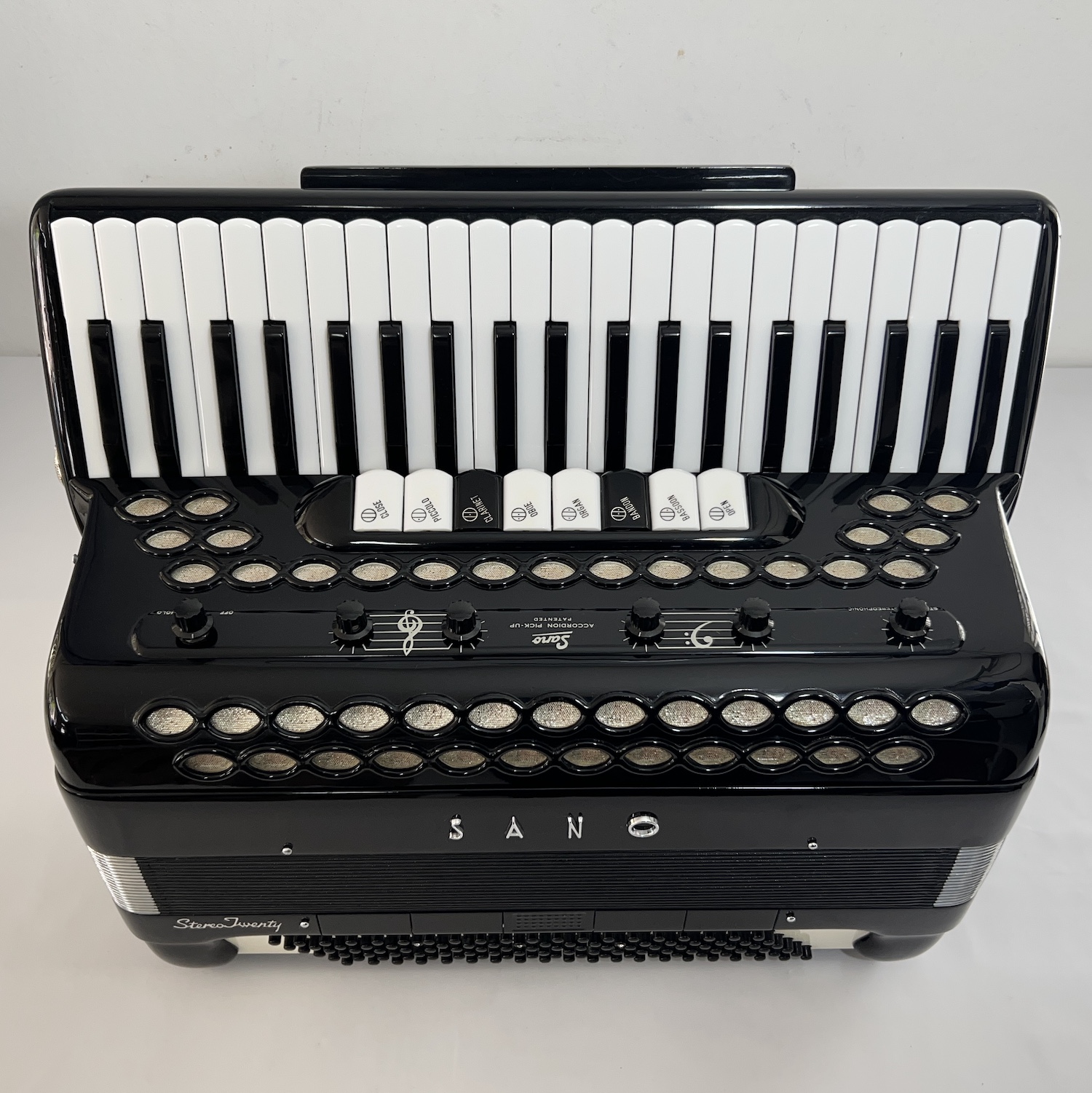 Acordeon SANO - Terça Oitavada - 9/5 Reg - 11.1 kg - 49 cm 
