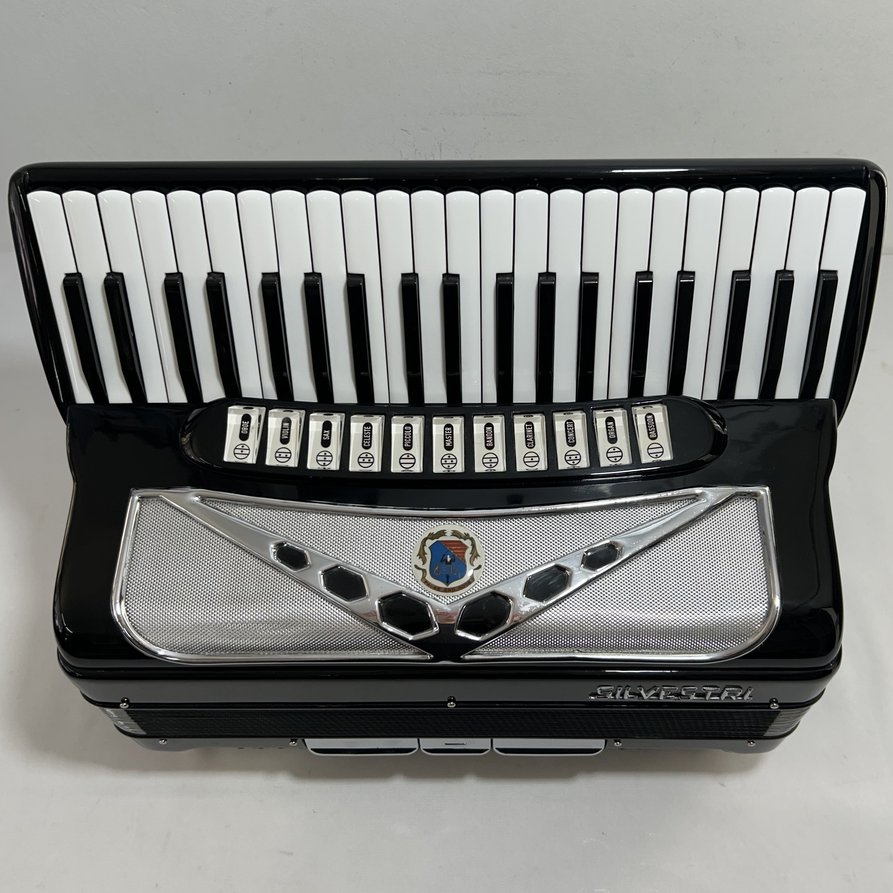 Acordeon Silvestri - Quarta de voz - 11/3 Registros - 10.6 kg - 48 cm