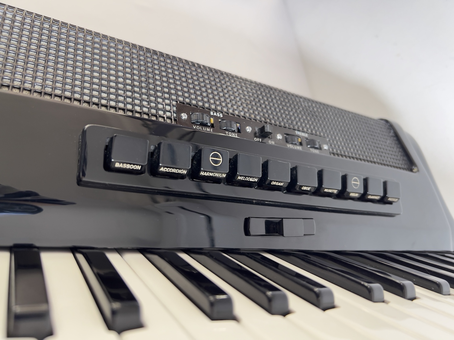 Acordeon Excelsior Polifônico - Quarta Oitavada - 11/8 Reg. - 11.4 kg - 48,5 cm 