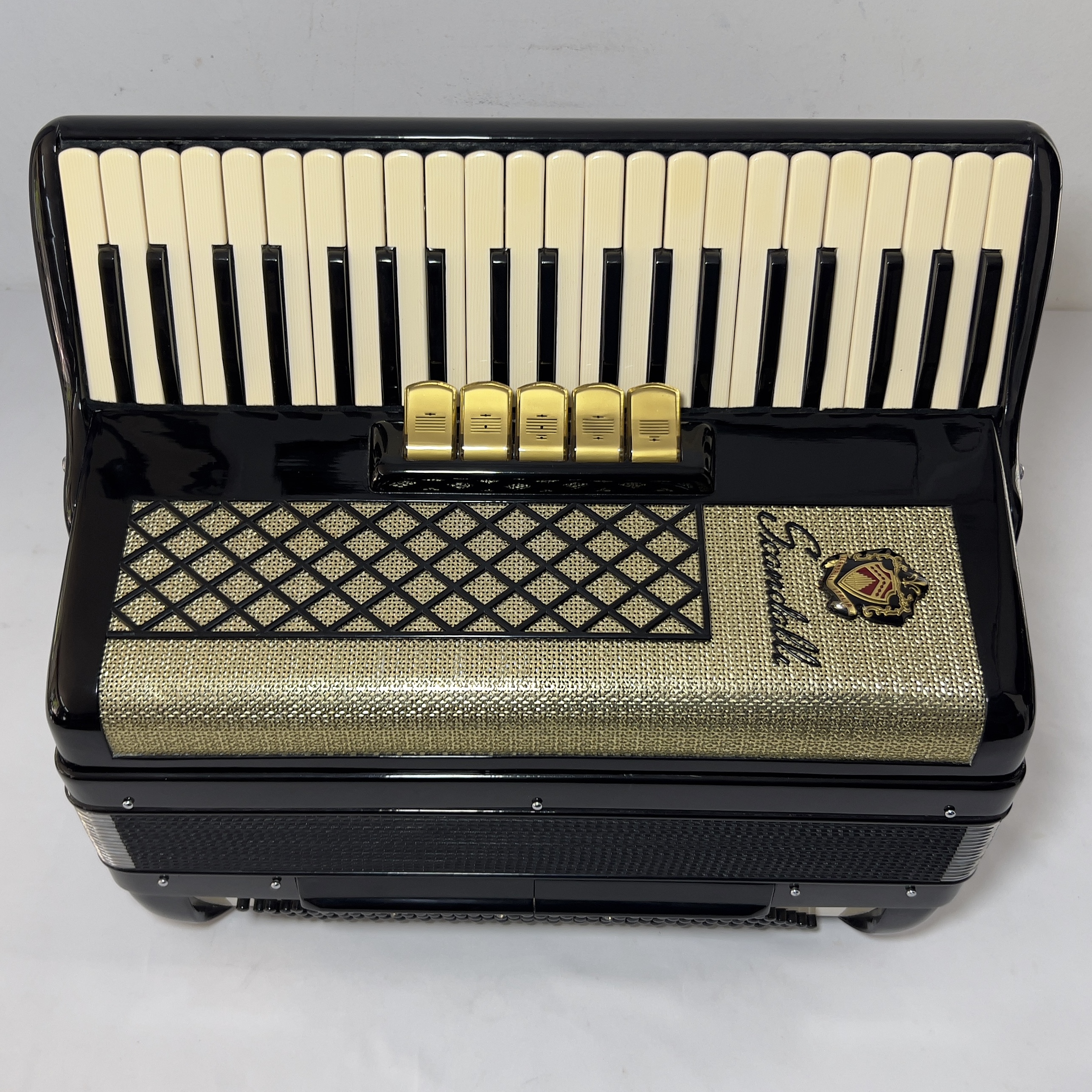 Acordeon Scandalli Série Ouro - Terça Oitavada - 8.4 kg - 5/2 Reg. - 43 cm 