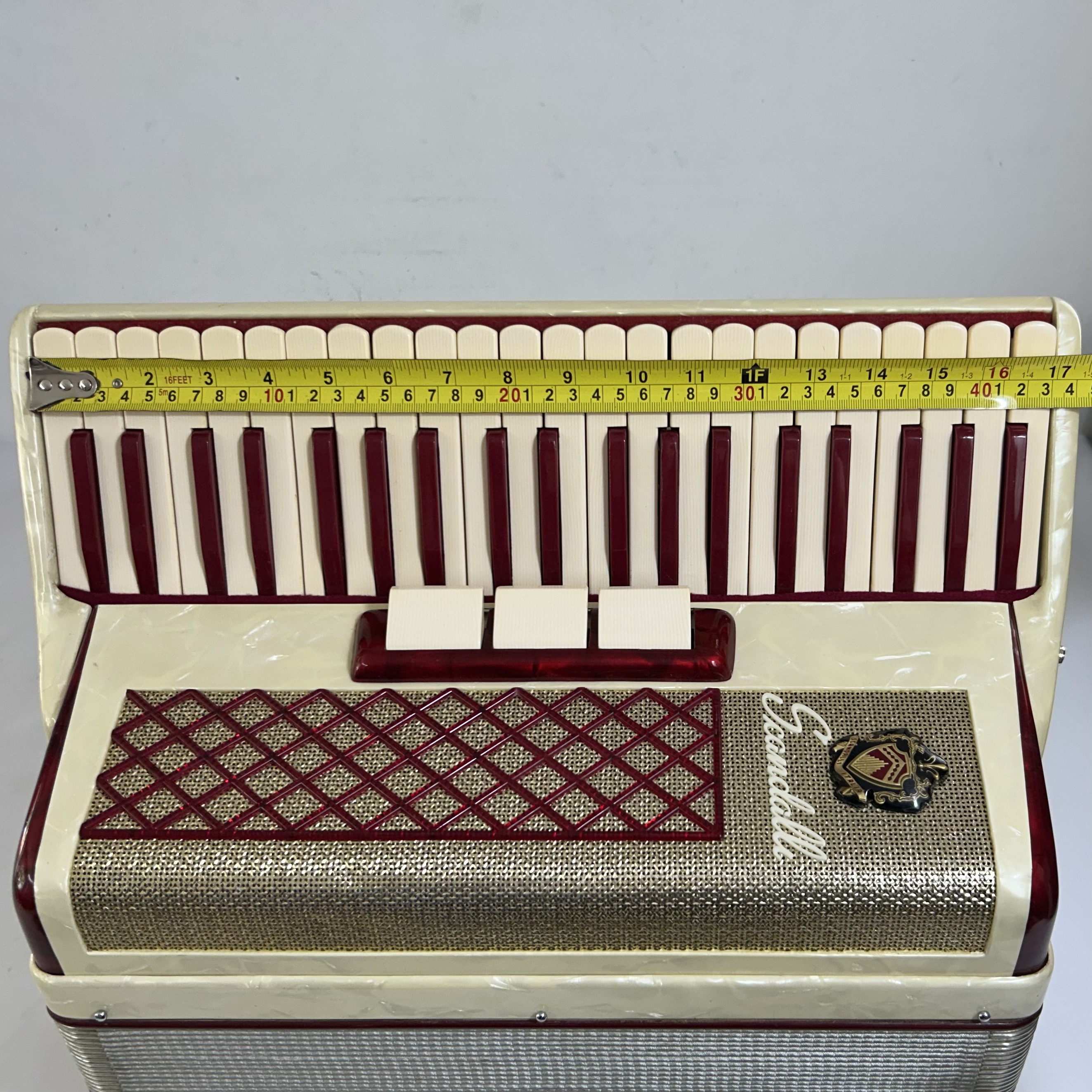 Acordeon Scandalli - Segunda de voz - 3/2 Registros - 7.5 kg - 43 cm