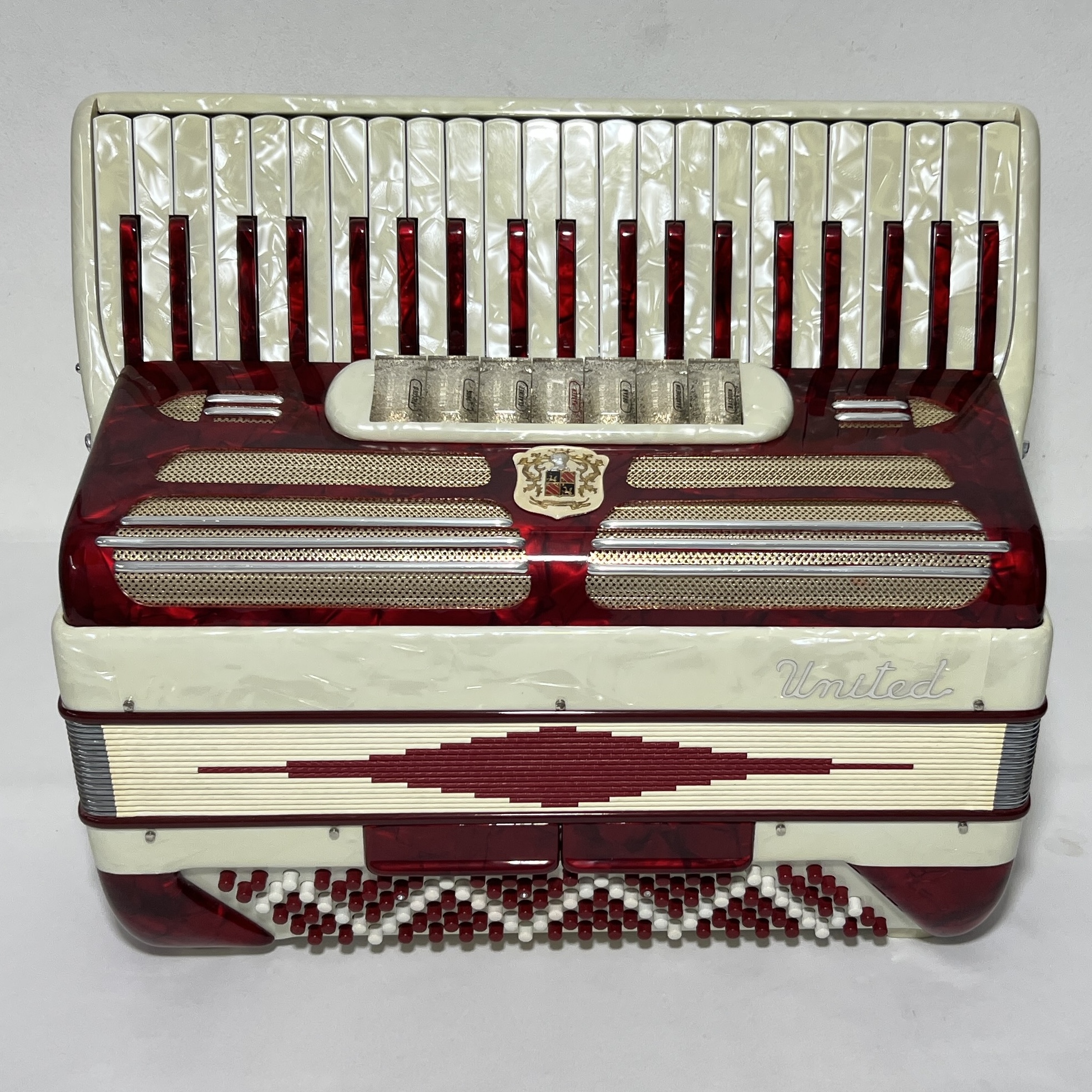 Acordeon United - Terça de voz Oitavada - 7/2 Registros - 8.8 kg - 45 cm