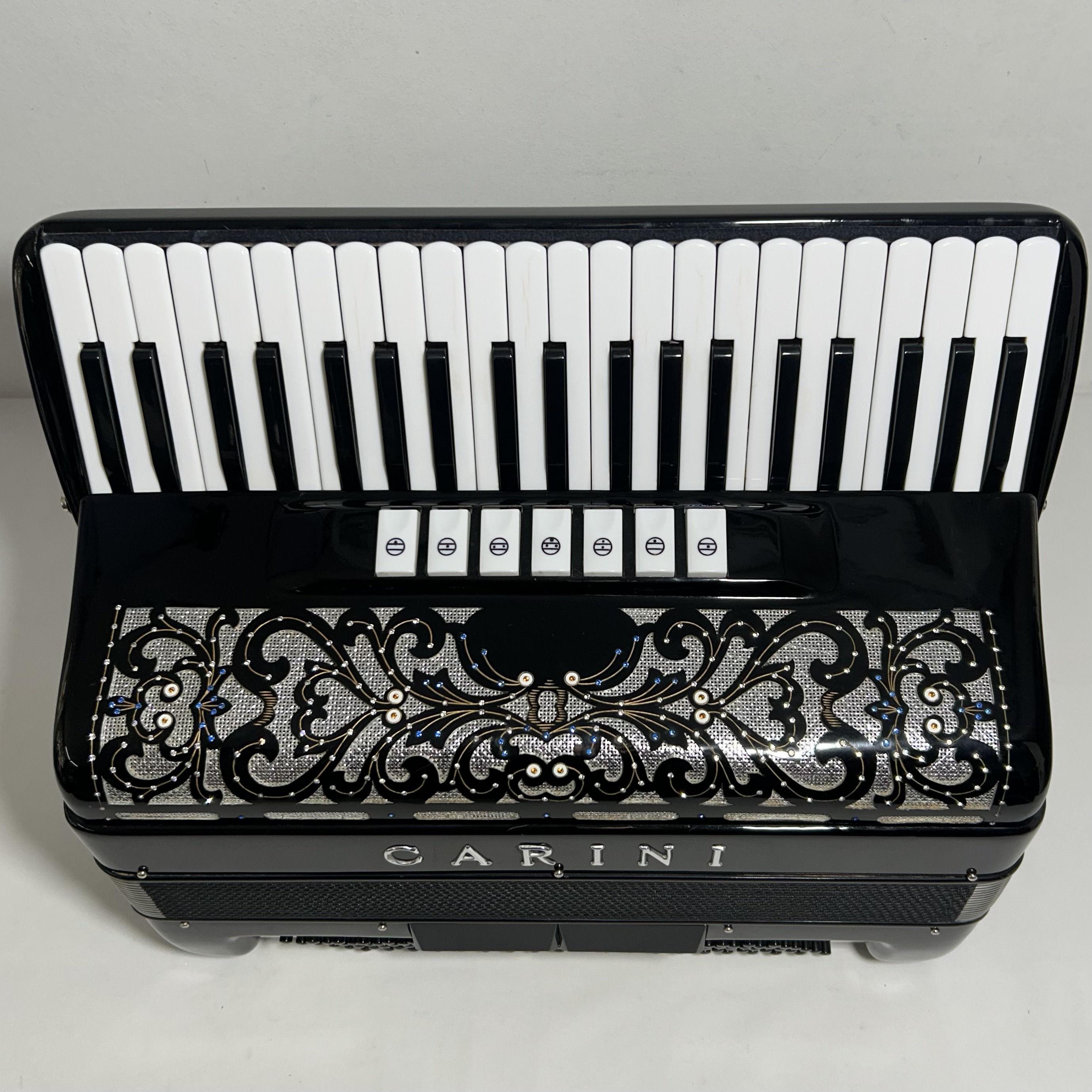 Acordeon Carini - Terça de voz Violin - 7/2 Registros - 9.2 kg - 46,5 cm