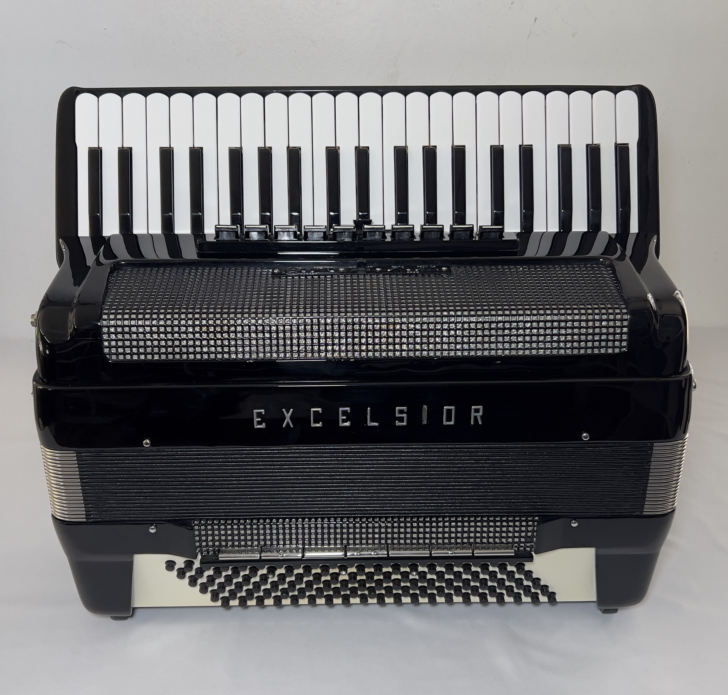 Acordeon Excelsior Polifônico - Quarta Oitavada - 11/8 Reg. - 11.4 kg - 48,5 cm