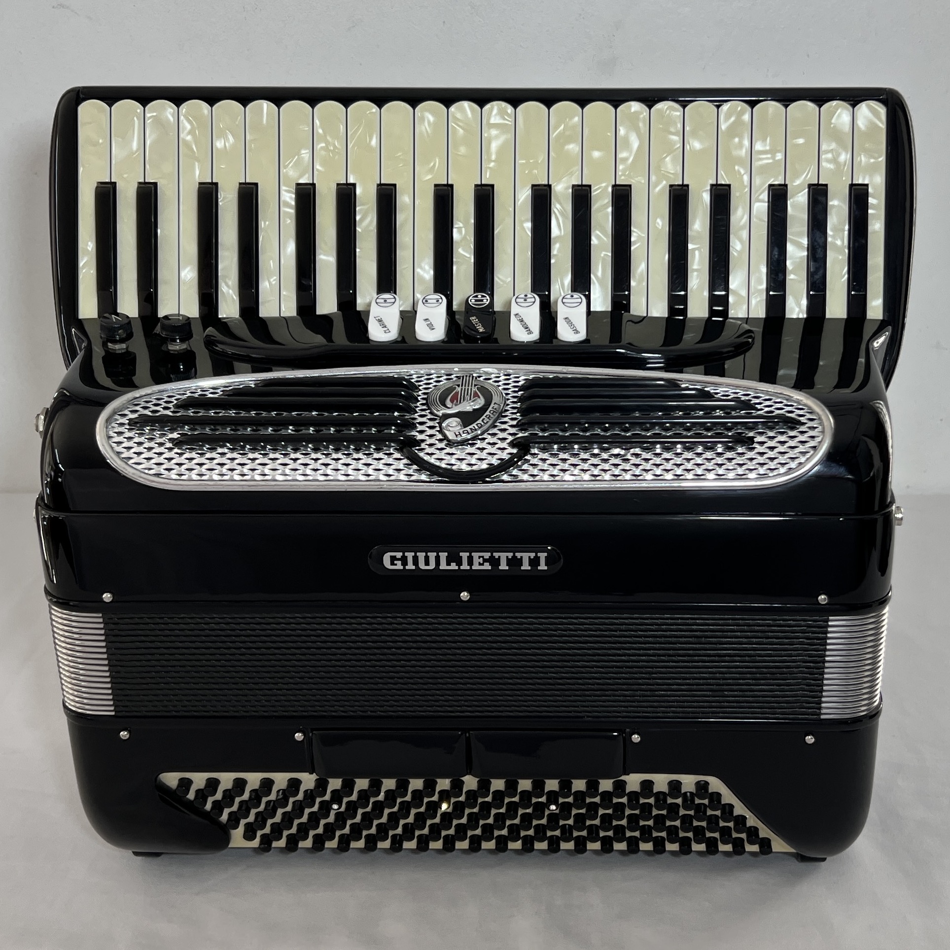 Acordeon GIULIETTI M52 - Terça Violin - 5/2 Registros - 8.9 kg - 44,5 cm