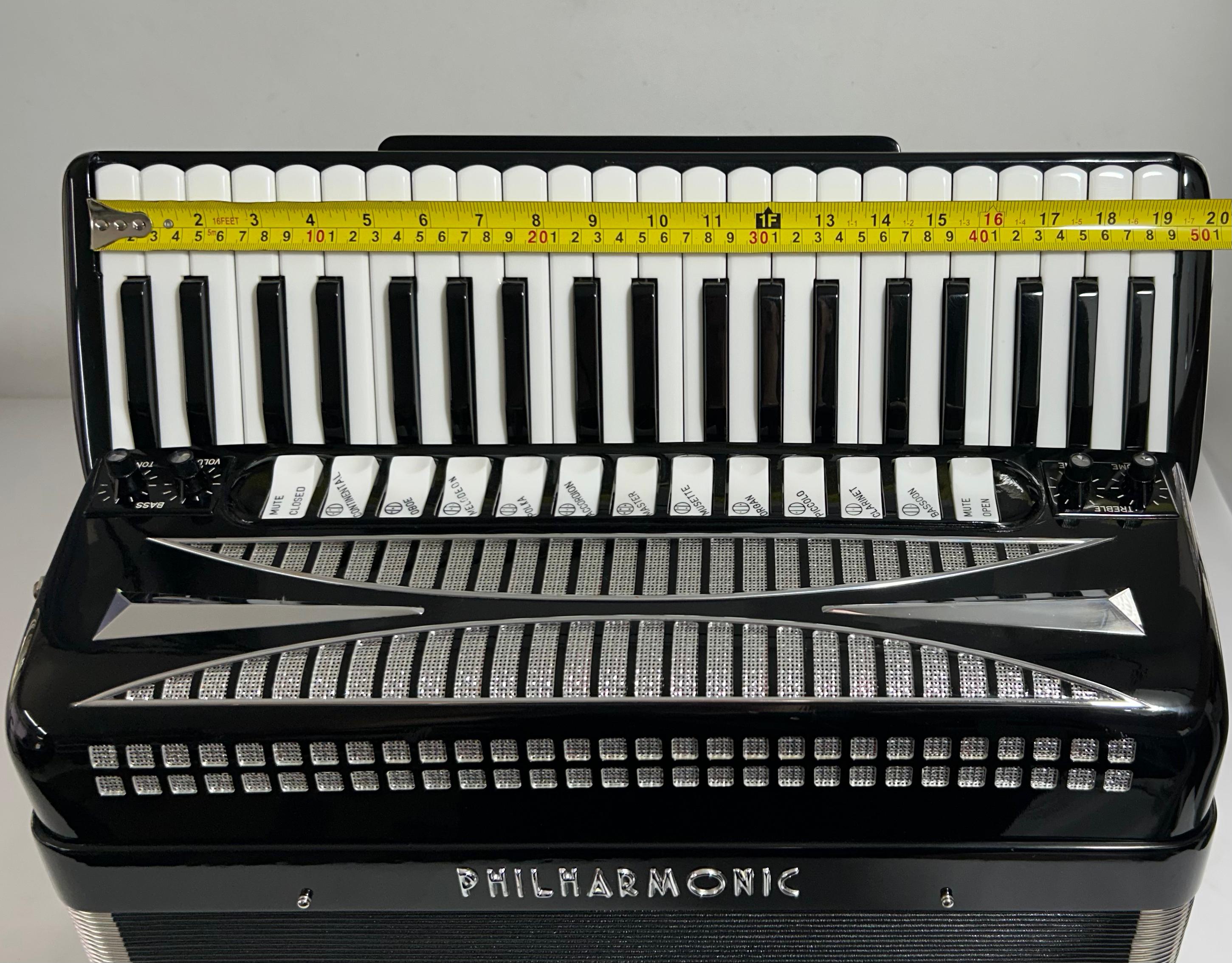 Acordeon Philharmonic - Quarta Polifônica - 13/6 Registros - 11.9 kg - 49 cm